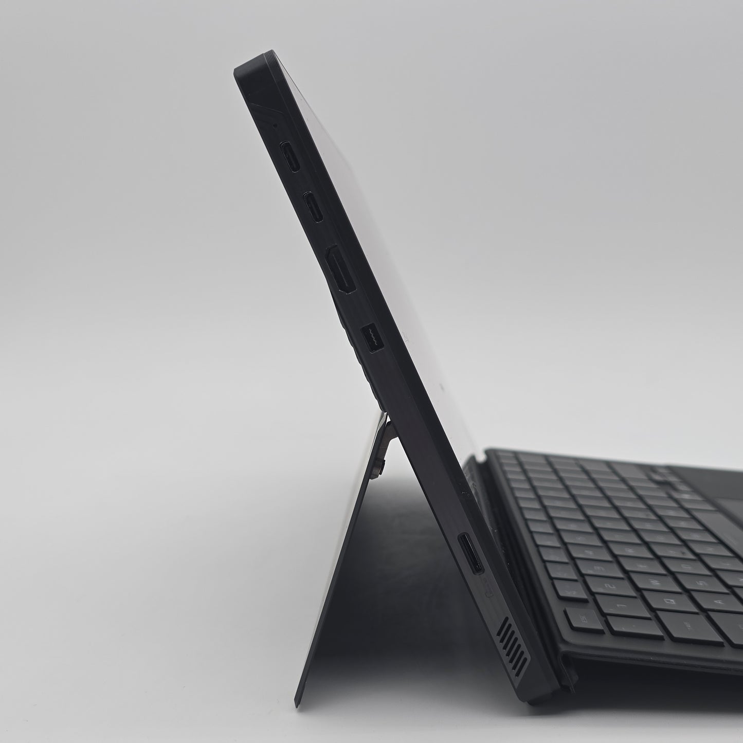 ASUS ROG FLOW Z13, Radeon 8060S, Ryzen AI Max+ 395, 64GB DDR5, 1TB NVMe, 13.4" QHD+ 180Hz, Windows Gaming Laptop