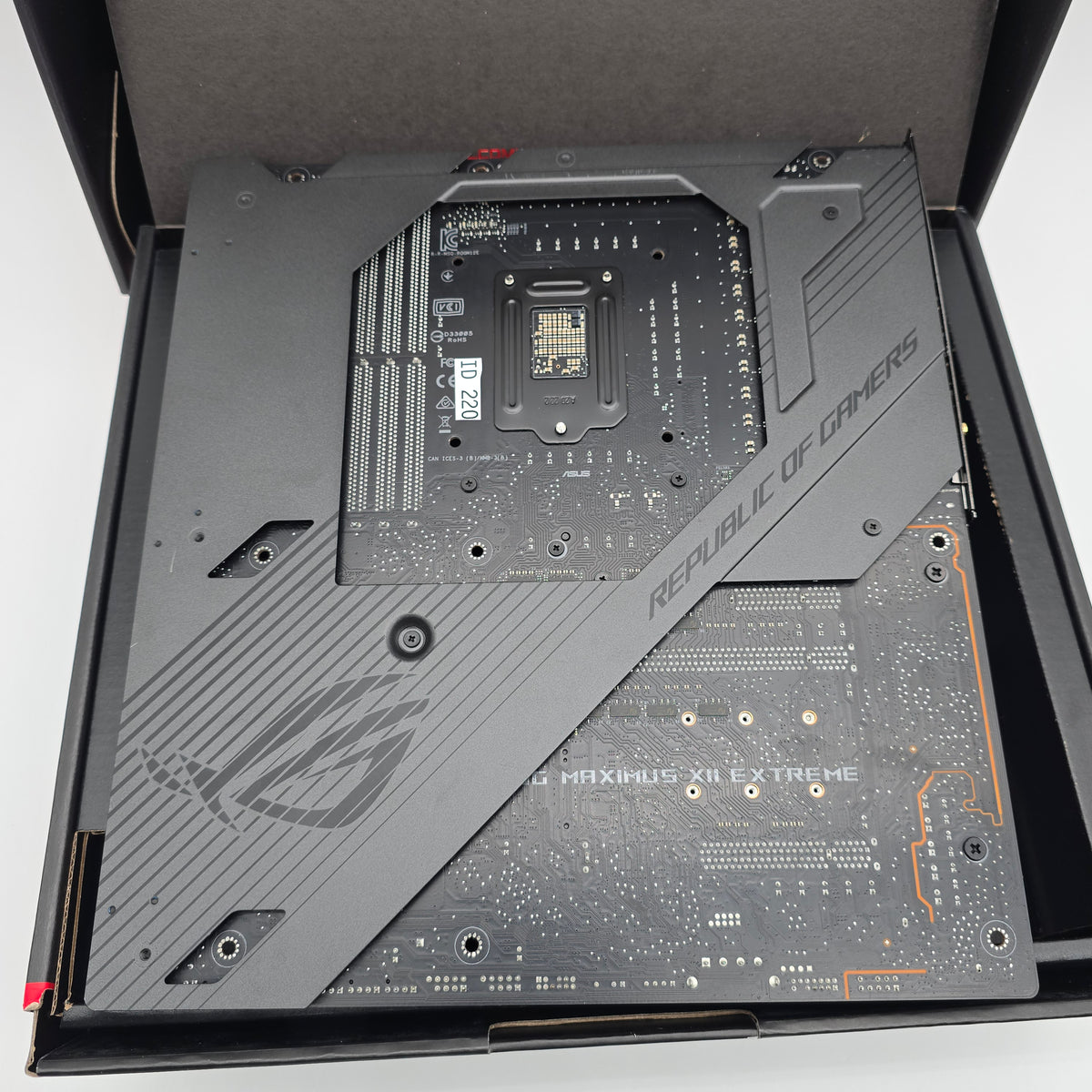 ASUS ROG Maximus XII Extreme, Intel LGA1200 Socket EATX Gaming Motherboard