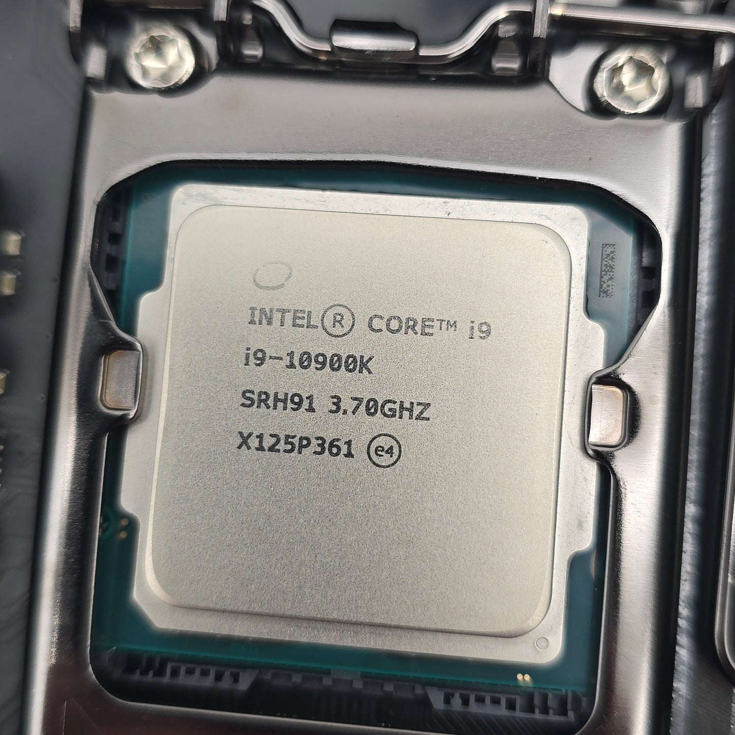 ASUS ROG Maximus XIII Hero Gaming Motherboard, Intel Core i9-10900k CPU, Corsair 64GB DDR4 3200MHz RAM COMBO