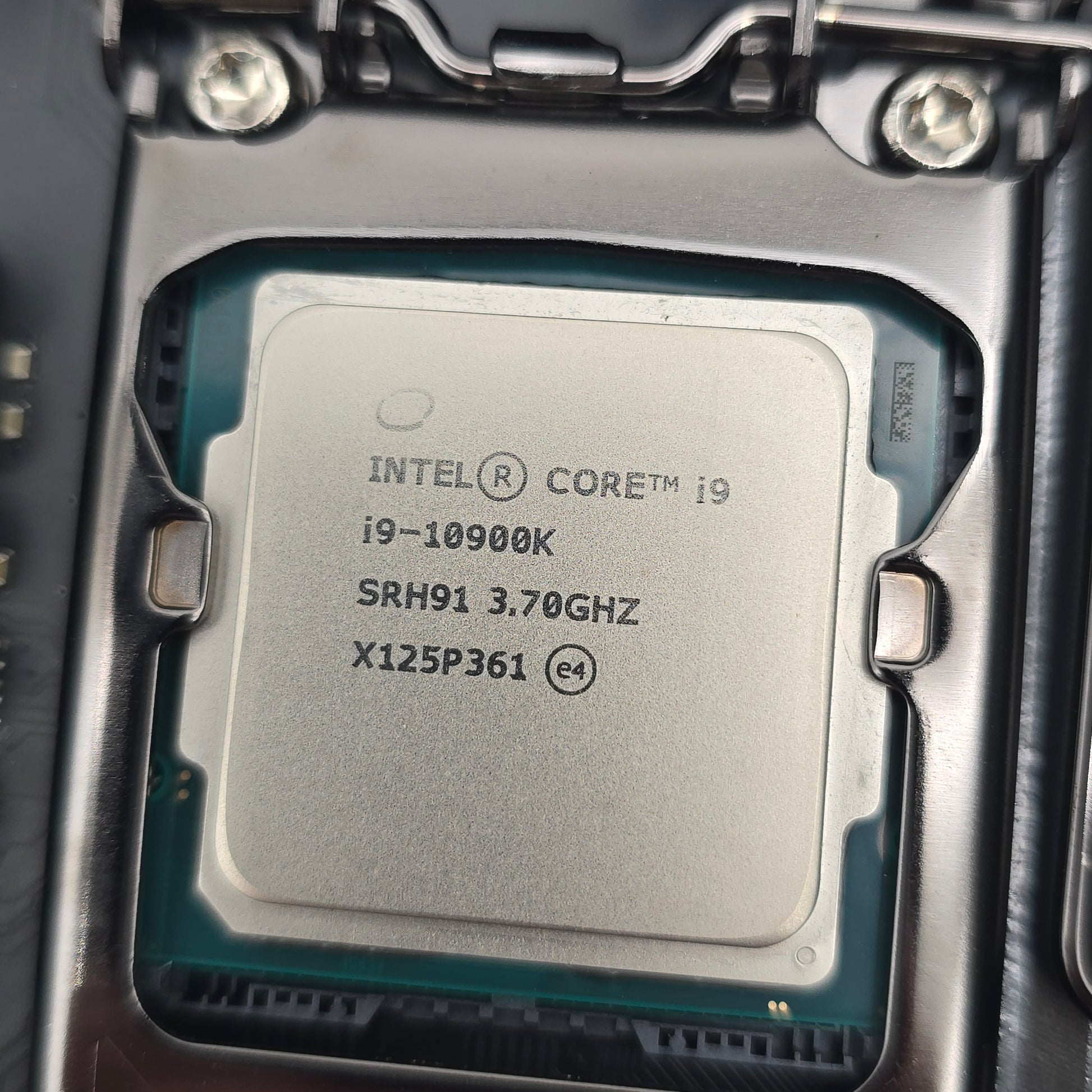 ASUS ROG Maximus XIII Hero Gaming Motherboard, Intel Core i9-10900k CPU, Corsair 64GB DDR4 3200MHz RAM COMBO