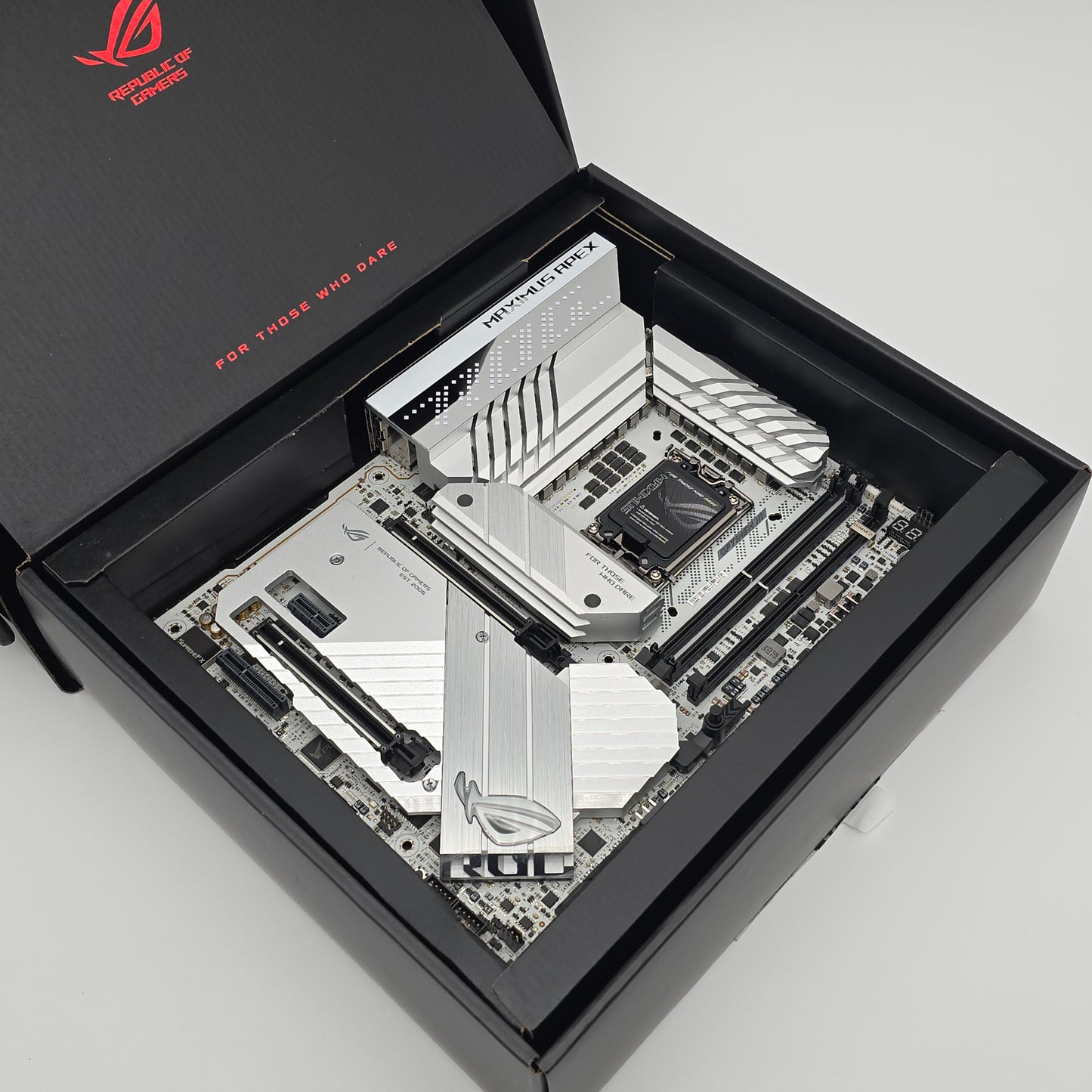 ASUS ROG Z790 Maximus Apex White, Intel Socket Type LGA 1700 Gaming Motherboard