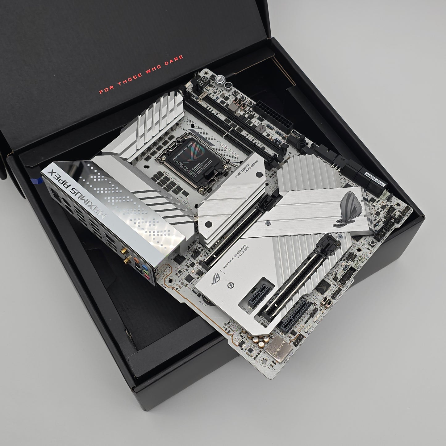 ASUS ROG Z790 Maximus Apex White, Intel Socket Type LGA 1700 Gaming Motherboard