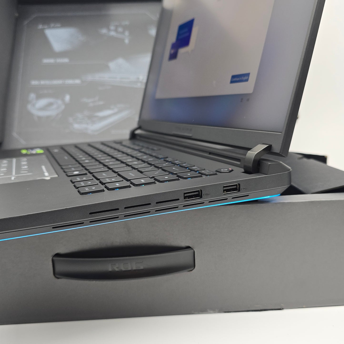 ASUS ROG STRIX SCAR 16 2025, NVIDIA RTX 5090, Intel Ultra 9 275HX, QHD+ 240Hz Gaming Laptop