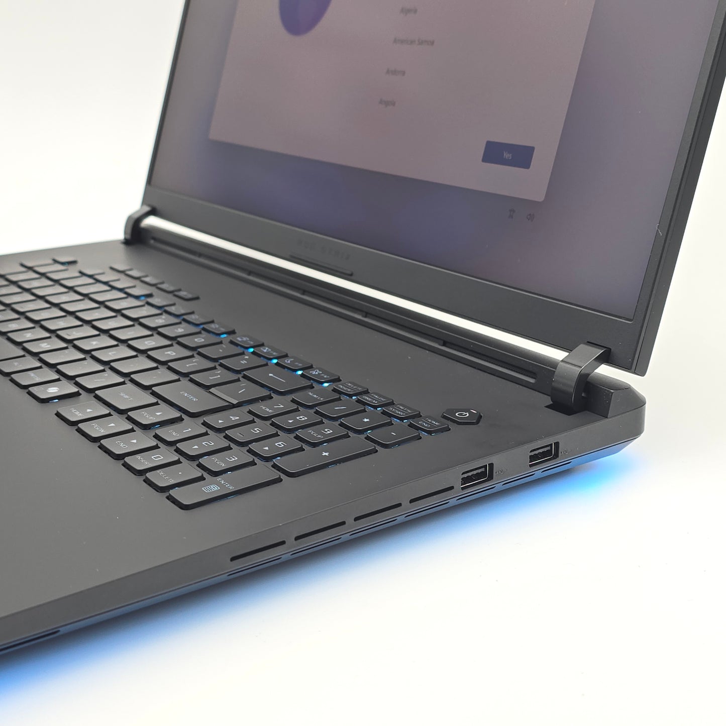 ASUS ROG STRIX SCAR 18, NVIDIA RTX 5090, Intel Ultra 9 275HX, 2TB NVMe, 32GB DDR5, QHD+ 240Hz Screen 18"