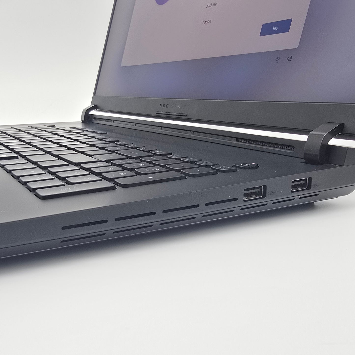 ASUS ROG STRIX SCAR 18, RTX 5080, Intel Core Ultra 9 275HX, 32GB DDR5, 2TB NVME, 18" QHD