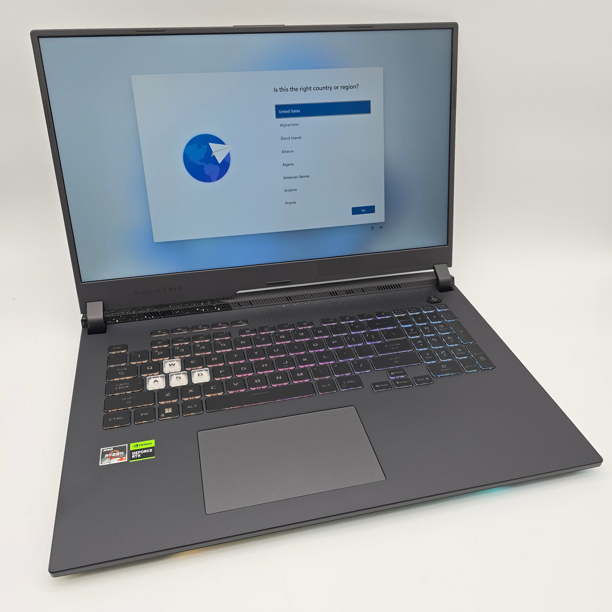 ASUS ROG STRIX SCAR G17, Ryzen 6800HS, RTX 3050, 16GB DDR5