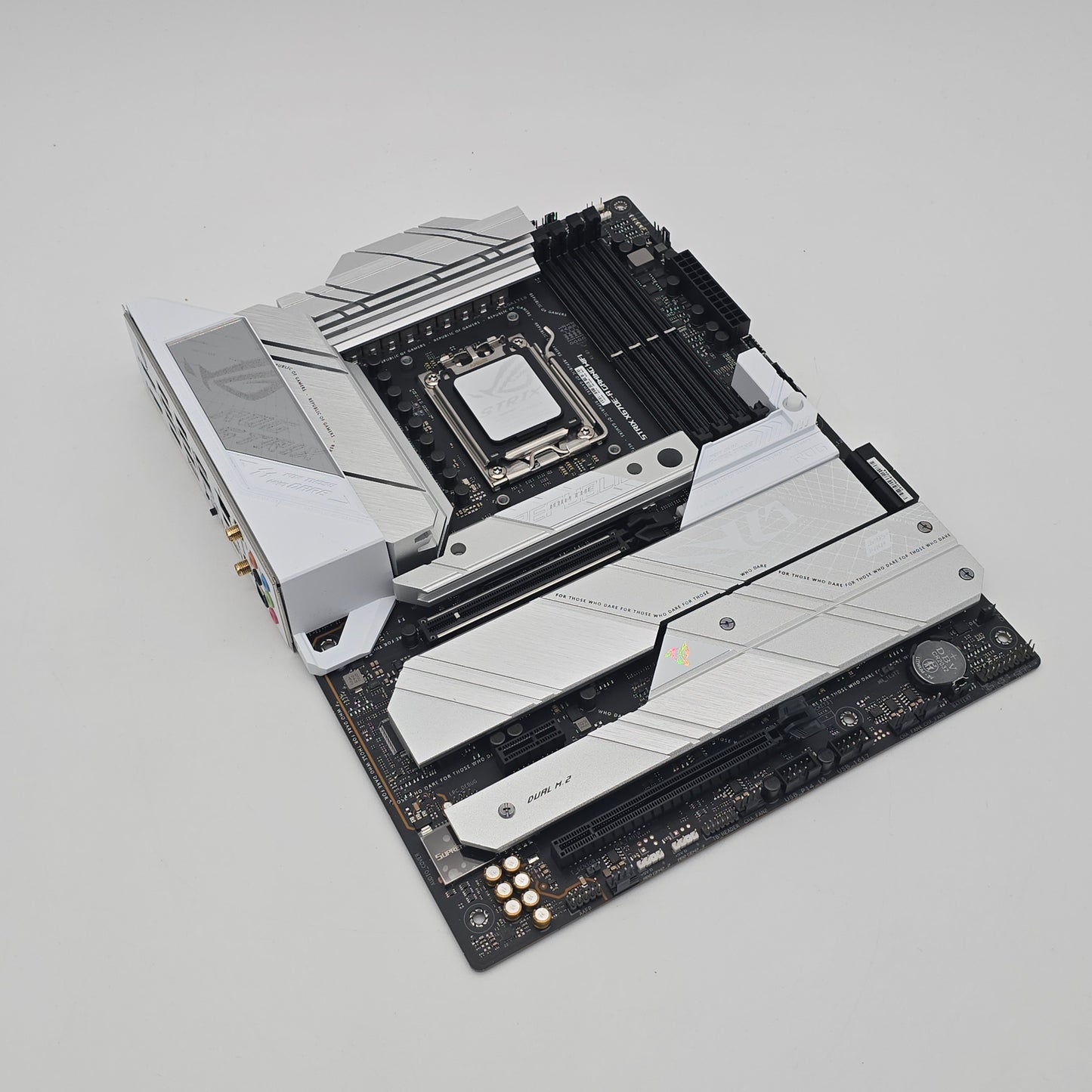 ASUS ROG STRIX X670E-A Gaming WiFi, AM5 ATX Desktop Gaming Motherboard