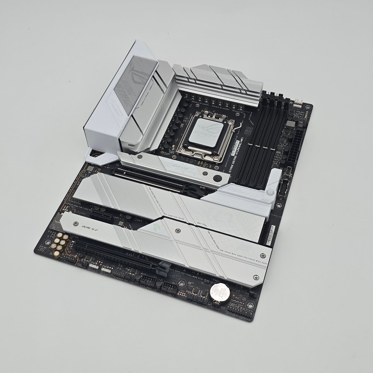 ASUS ROG STRIX X670E-A Gaming WiFi, AM5 ATX Desktop Gaming Motherboard