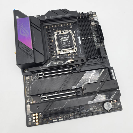ASUS ROG Strix X670E-E Gaming WiFi, AMD Socket AM5, ATX Gaming Motherboard