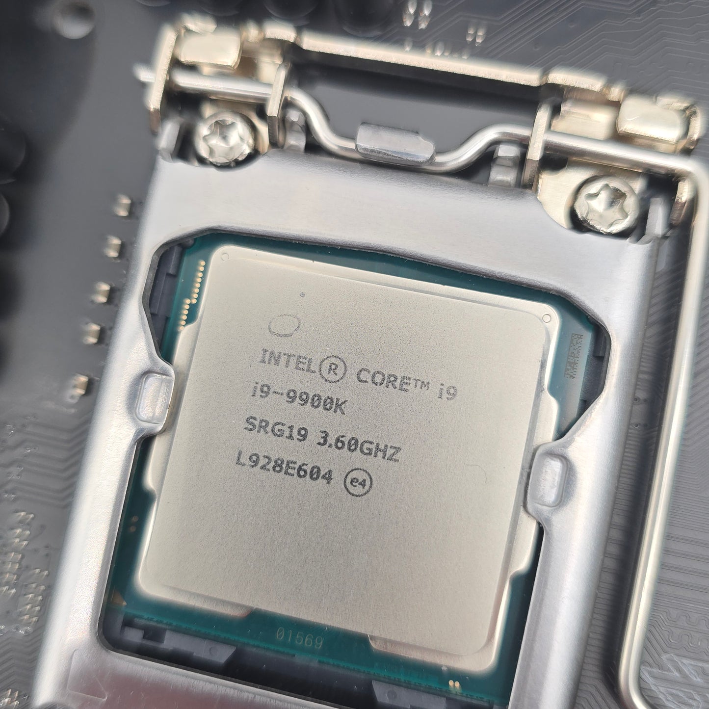 ASUS ROG Strix Z390-H Gaming ATX Motherboard, Intel Core i9-9900K CPU, 32GB Corsair Dominator Platinum DDR4 Memory RAM Combo