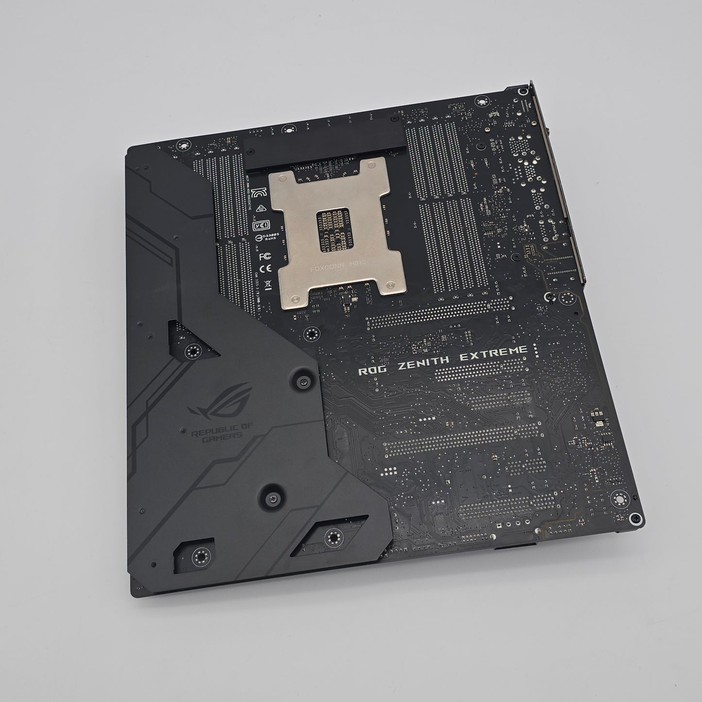 ASUS ROG Zenith Extreme Workstation Motherboard, AMD Ryzen Threadriper 2970WX Processor CPU Combo