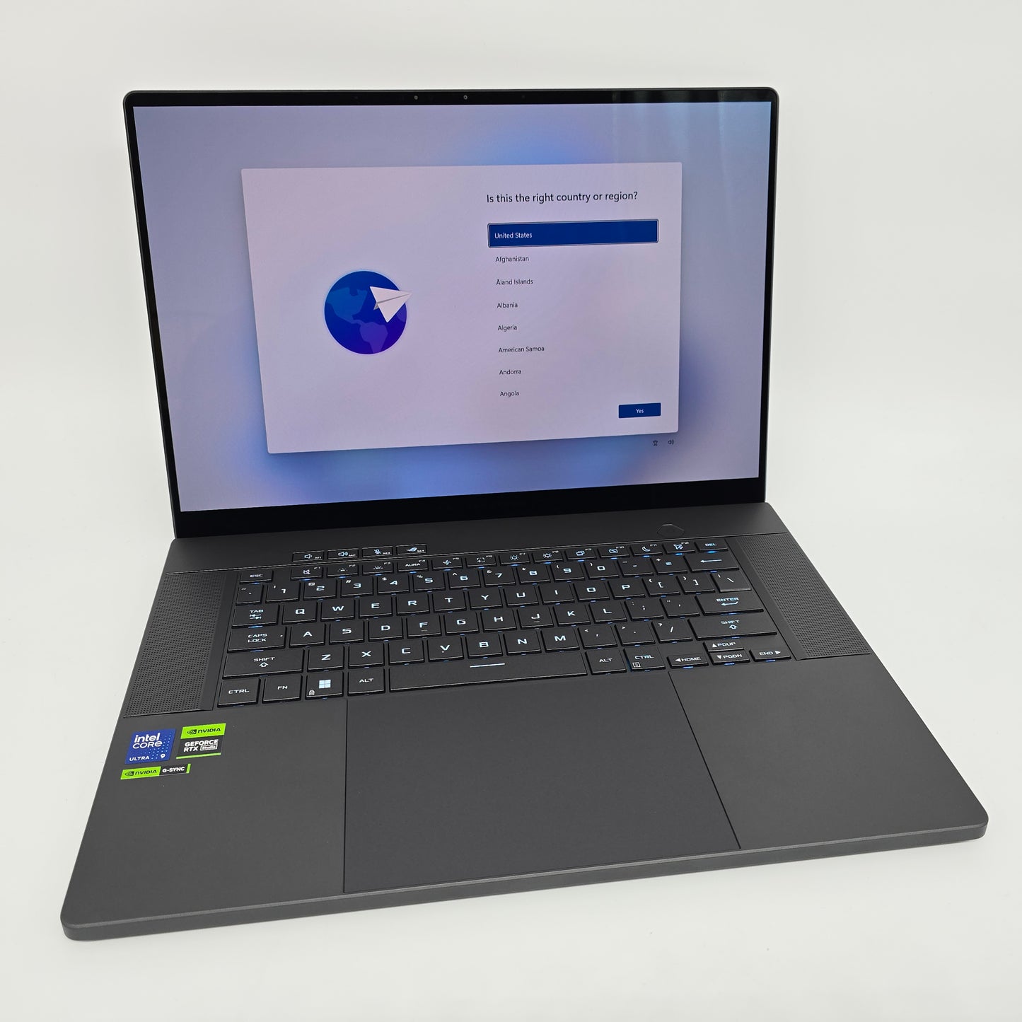 ROG Zephyrus G16 OLED, RTX 4090, Intel Ultra i9-195H, QHD+ 240Hz