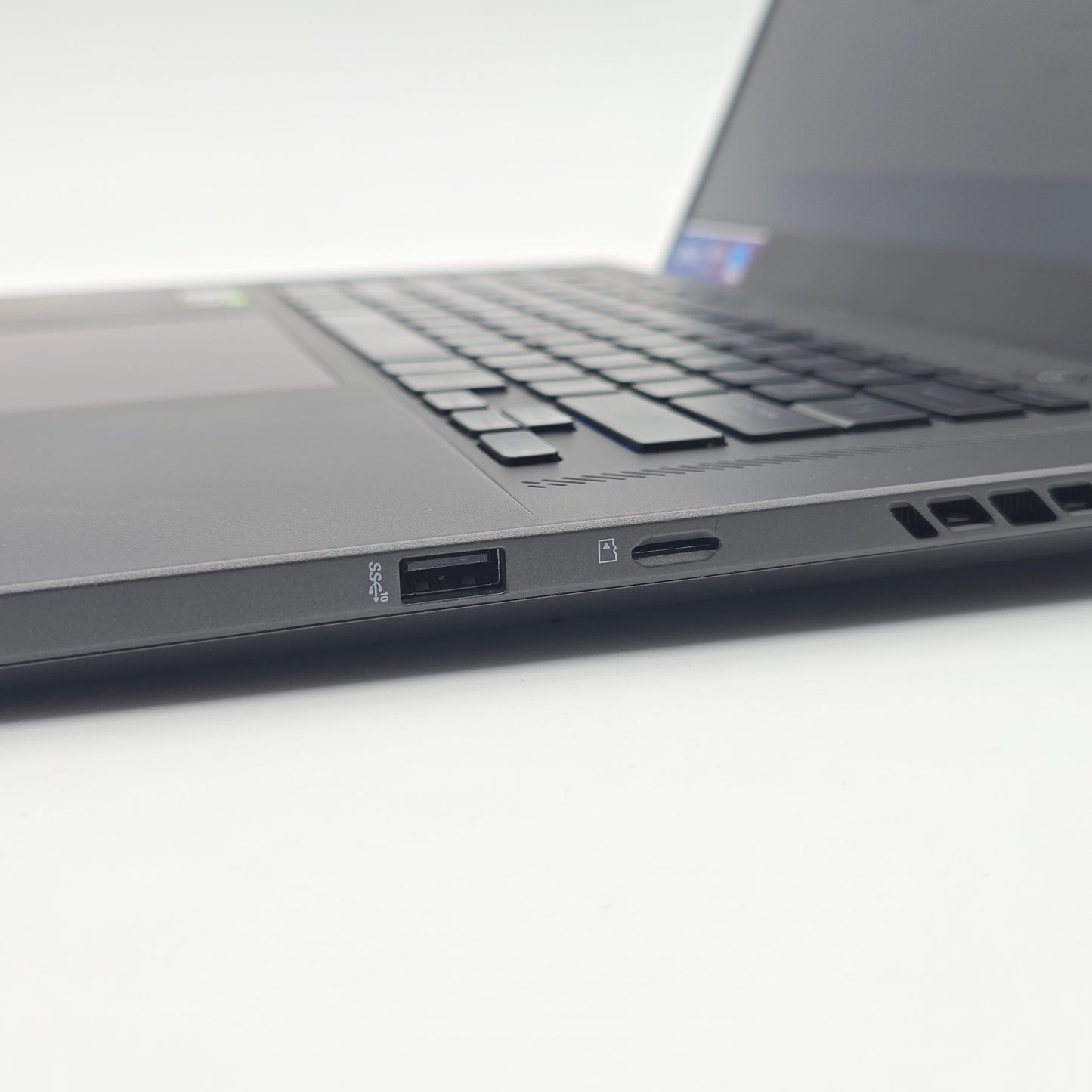 ASUS ROG Zephyrus G15 (2022), RTX 3060, AMD Ryzen 9 6900HS, 16GB DDR5, 512GB NVMe, 15.6" QHD 165Hz, Windows Gaming Laptop