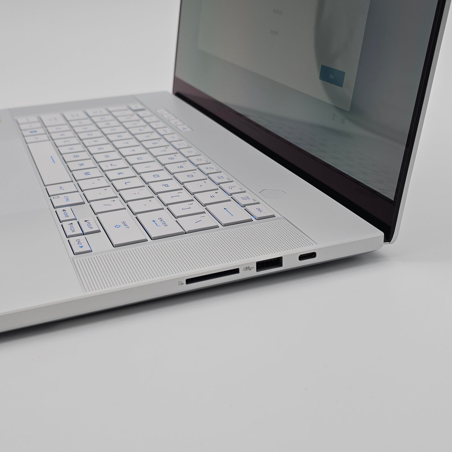 ASUS ROG Zephyrus G16 OLED, RTX 4080, Intel Ultra 9 185H, 32GB DDR5, 2TB NVMe, QHD+ 240Hz OLED Gaming Laptop 16"