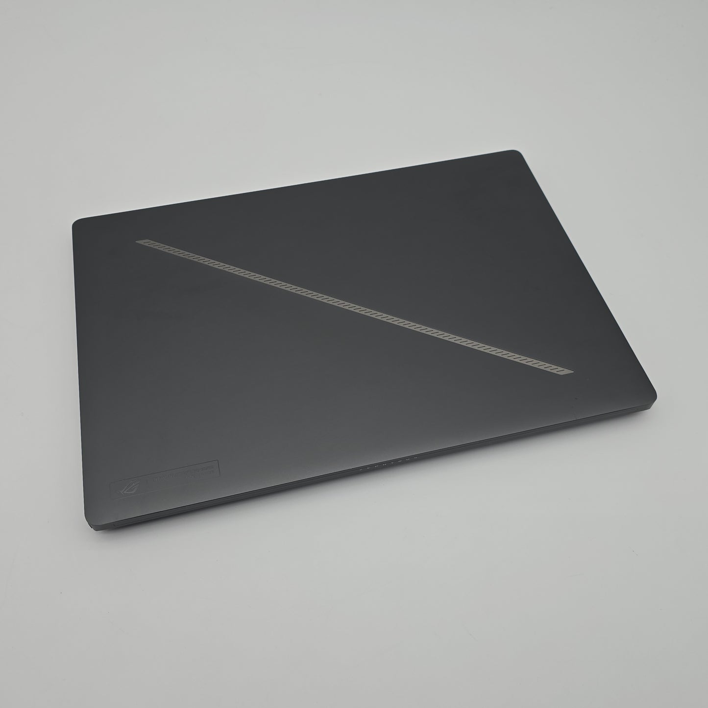 ASUS ROG Zephyrus G16 OLED, RTX 4090, Intel Core Ultra 9 185H, 32GB DDR5, 2TB NVMe, 16" QHD+ 240Hz OLED, Windows Gaming Laptop