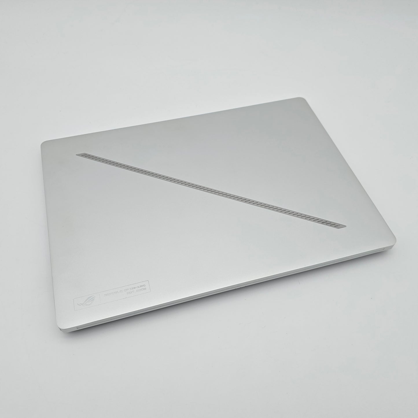 ASUS ROG Zephyrus G14 OLED, RTX 4060, AMD Ryzen 9 8945HS, 16GB DDR5, 1TB NVMe, 14" 2880x1800p 120Hz, Windows Gaming Laptop