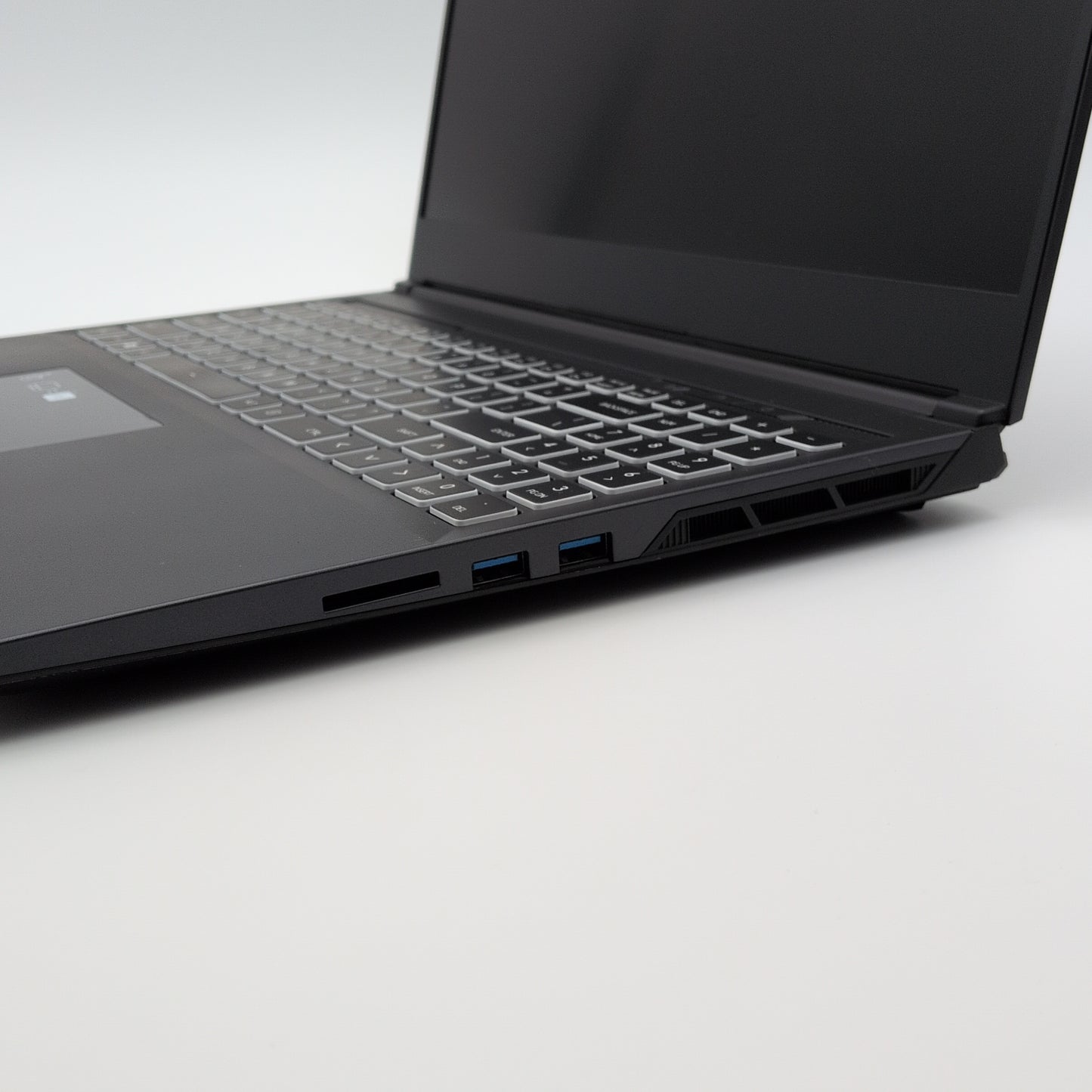 Bimbox Slim Lite 16, RTX 4050, Intel i9-13900H, 32GB DDR5 Ram, 16" 1920x1200p 165Hz, Gaming Laptop