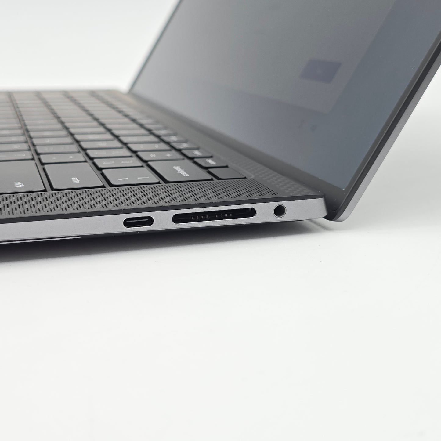 Dell Precision 5570, RTX A2000, i7-12700H, 32GB DDR5, 512GB NVMe, 15.6" WUXGA 60Hz, Windows Workstation Laptop