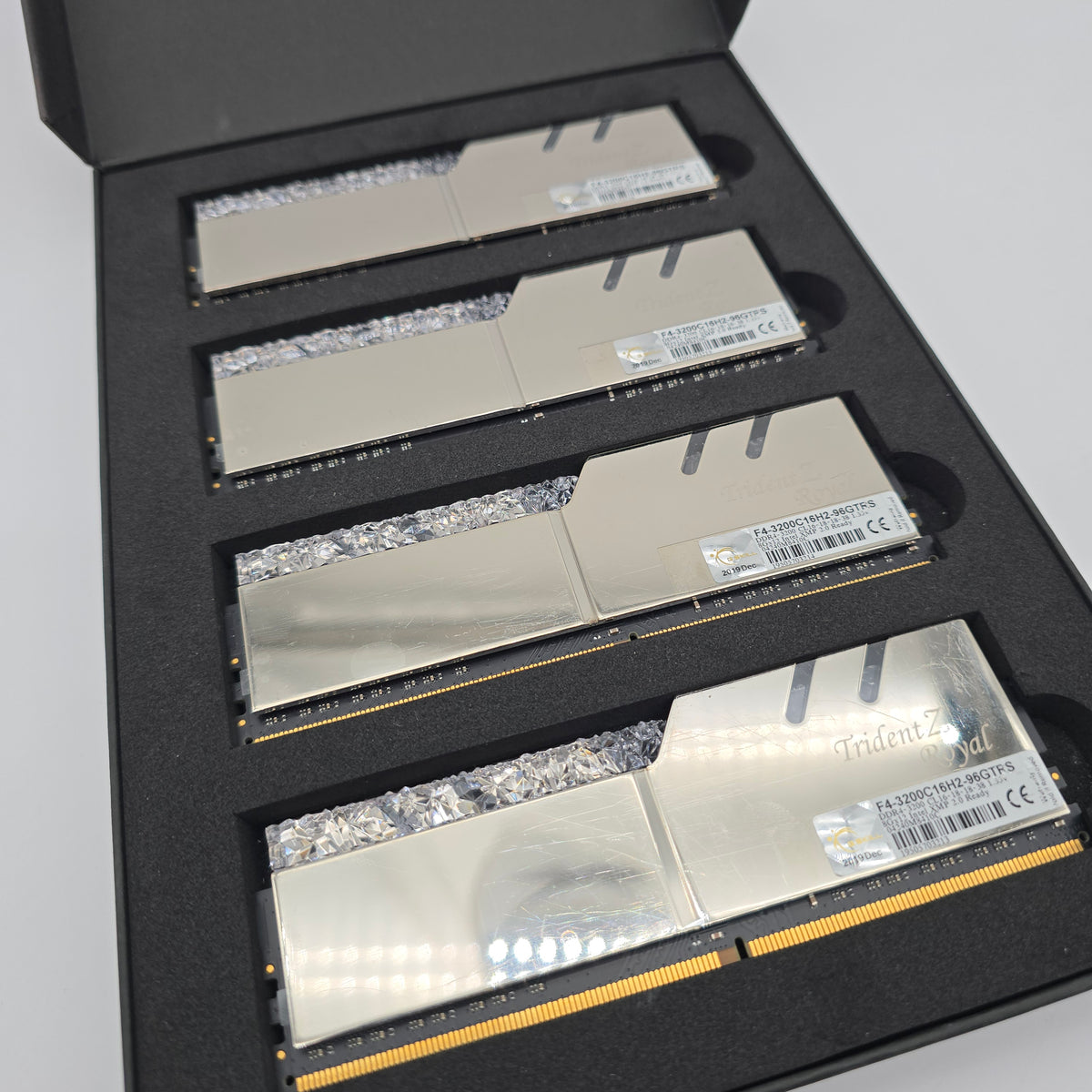 G.Skill Trident Z Royal 32GB DDR4, 3200MHz, CL16, Desktop Gaming Memory RAM (4x8GB)