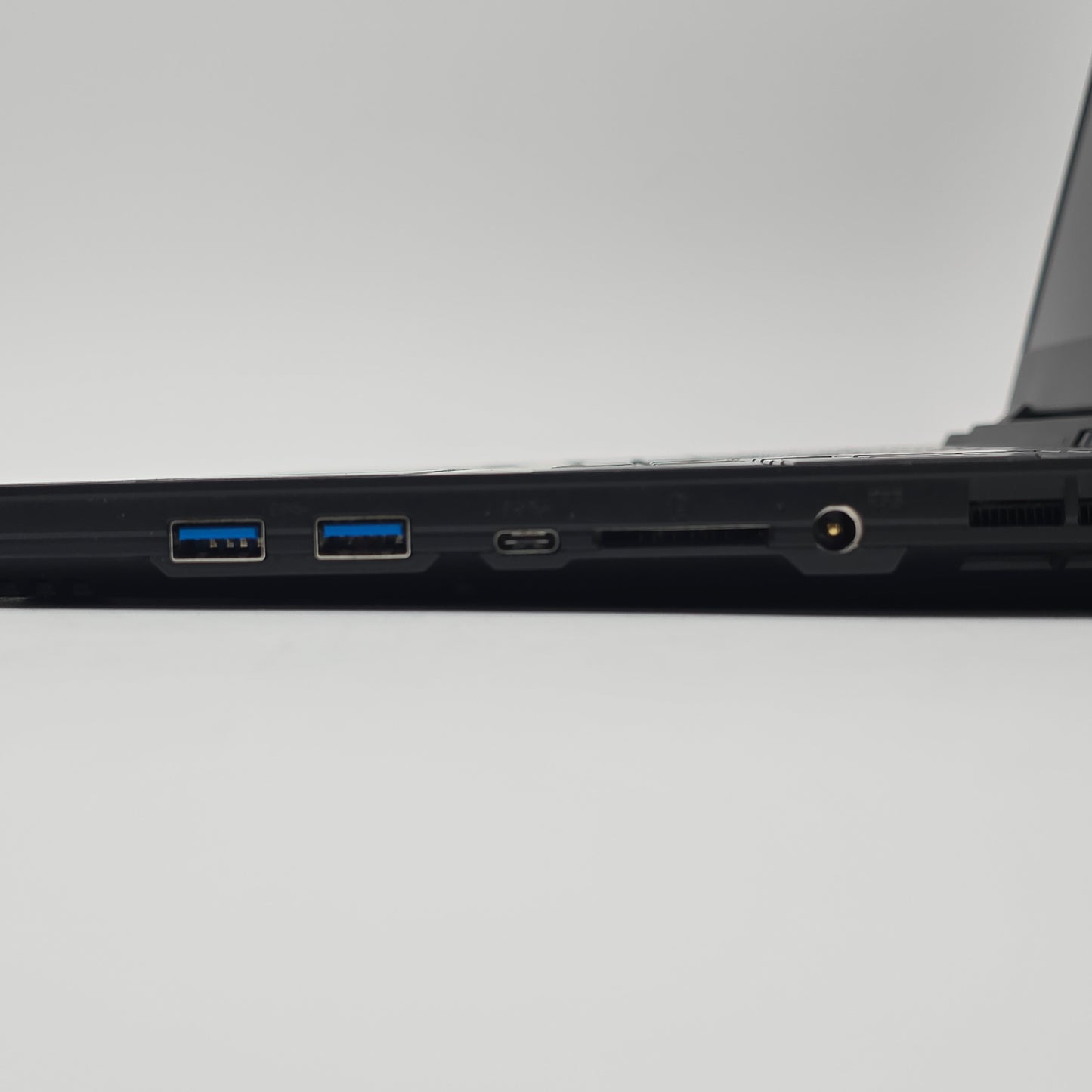 Gigabyte Aorus 15P XD, RTX 3070, Intel Core i7-11800H, 16GB DDR4, 1TB NVMe, 15.6" FHD 240Hz, Windows Gaming Laptop