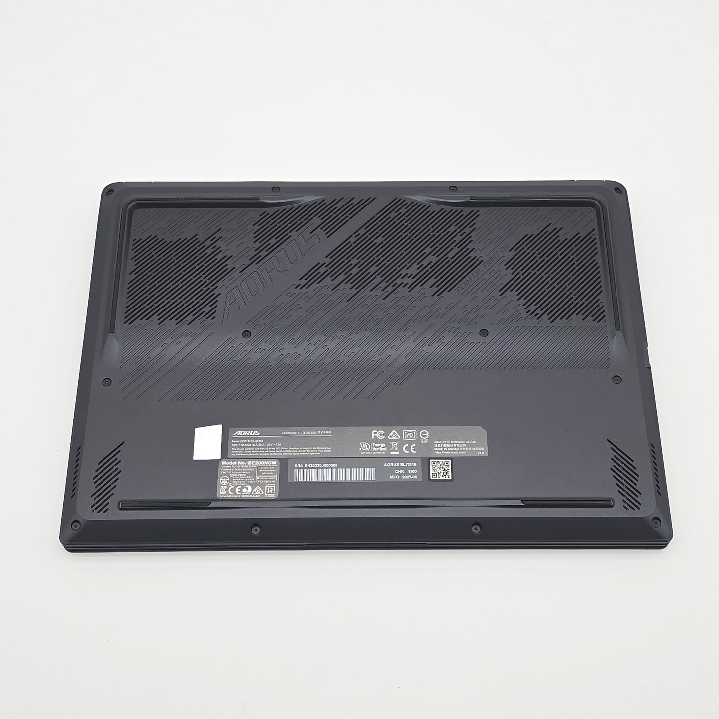 Gigabyte Aorus Elite 16 Gaming Laptop, NVIDIA RTX 5070, Intel Ultra 9 275HX, 32GB DDR5, 1TB NVMe, 16" 165Hz Screen, Aorus AE16