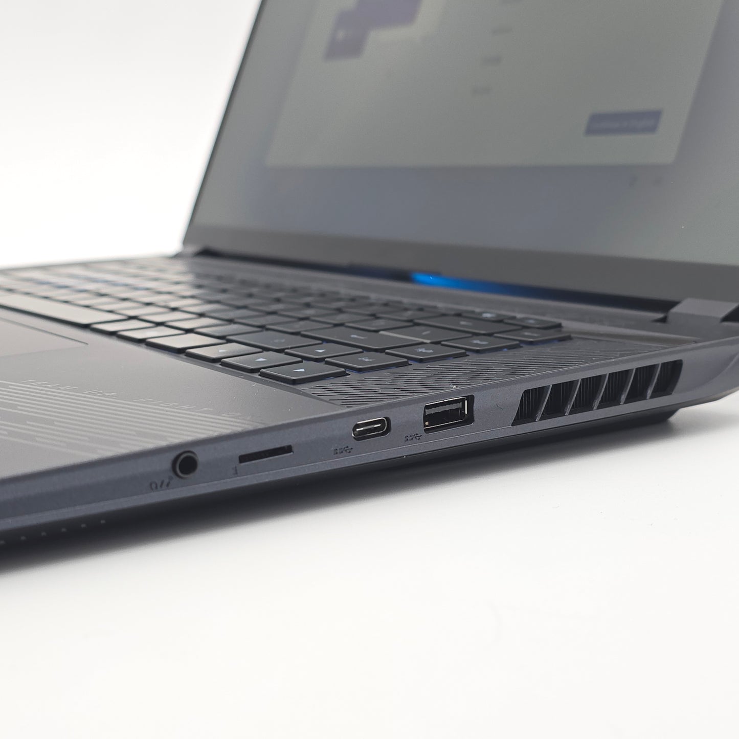 Gigabyte Aorus Elite 16 Gaming Laptop, NVIDIA RTX 5070, Intel Ultra 9 275HX, 32GB DDR5, 1TB NVMe, 16" 165Hz Screen, Aorus AE16