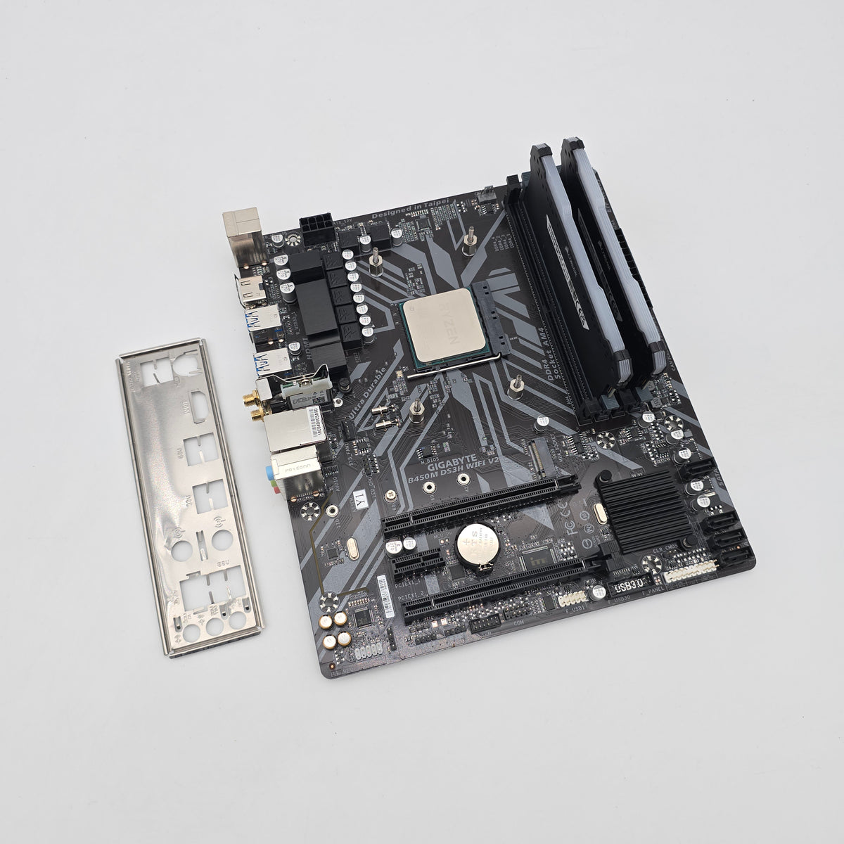 Gigabyte B450M DS3H WiFi V2 Gaming Motherboard, AMD Ryzen 7 3700X CPU, 32GB Corsair Vengeance RGB Pro DDR4 3200MHz RAM Combo