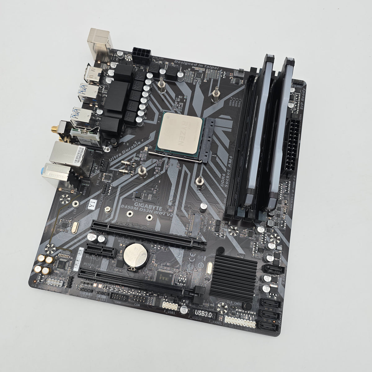 Gigabyte B450M DS3H WiFi V2 Gaming Motherboard, AMD Ryzen 7 3700X CPU, 32GB Corsair Vengeance RGB Pro DDR4 3200MHz RAM Combo