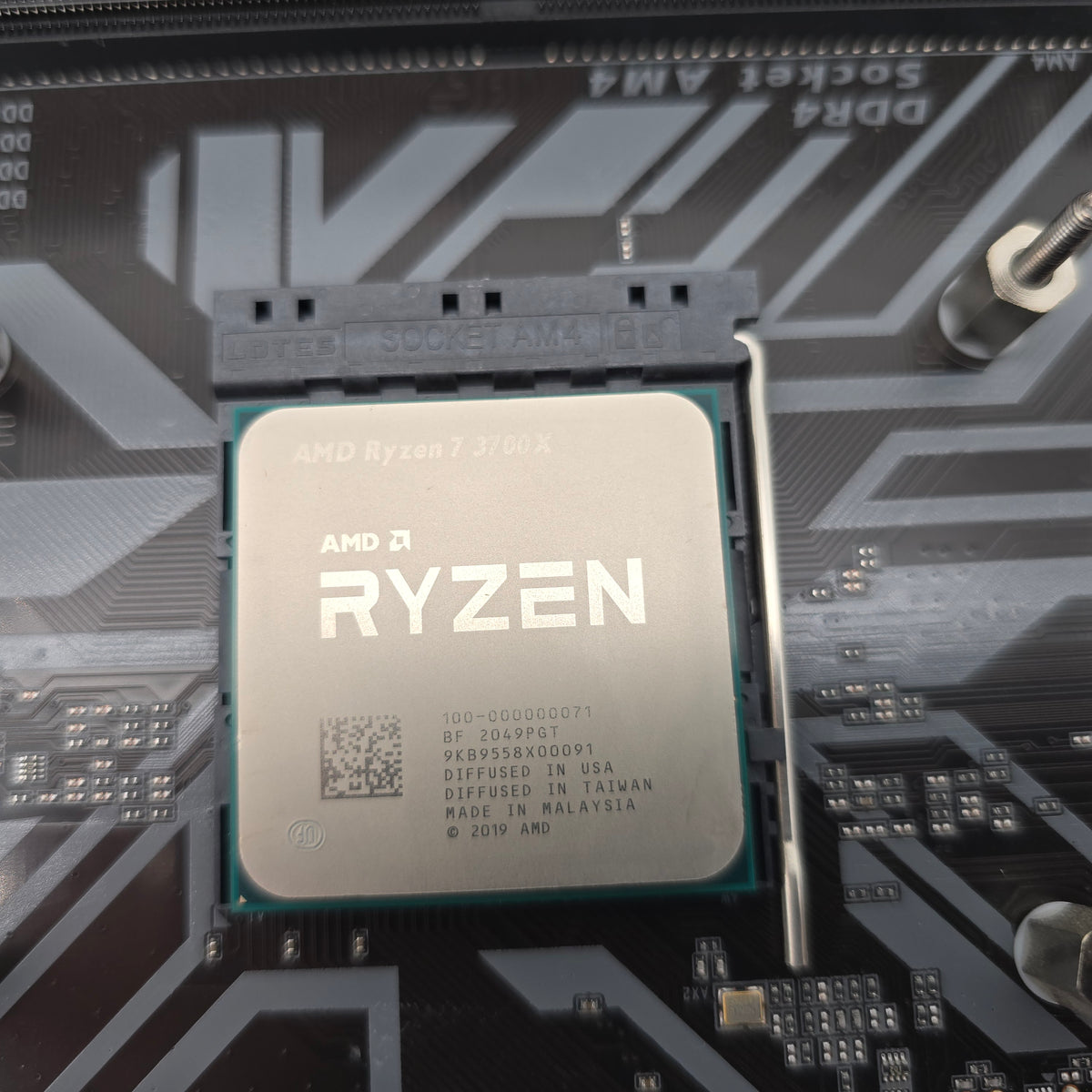 Gigabyte B450M DS3H WiFi V2 Gaming Motherboard, AMD Ryzen 7 3700X CPU, 32GB Corsair Vengeance RGB Pro DDR4 3200MHz RAM Combo