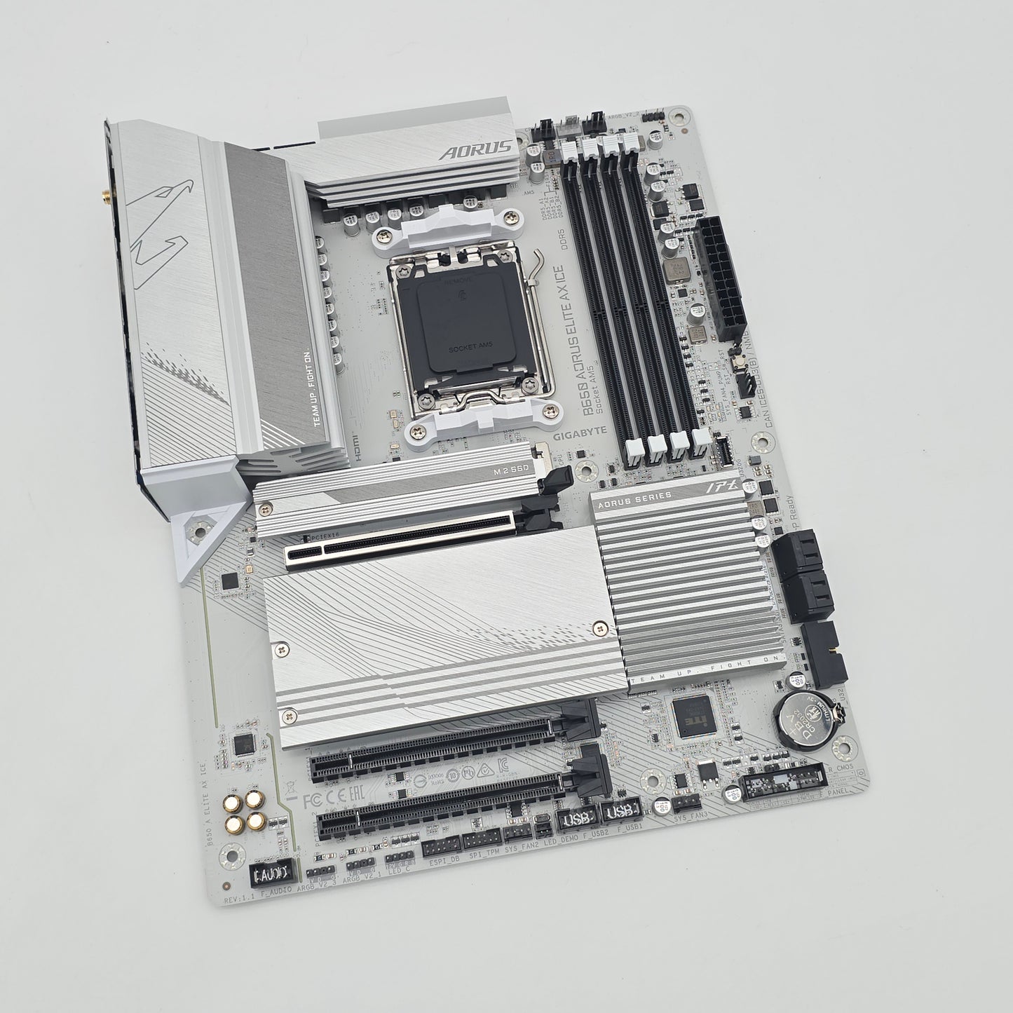 Gigabyte B650 Aorus Elite AX Ice, AMD AM5 Socket ATX Gaming Motherboard