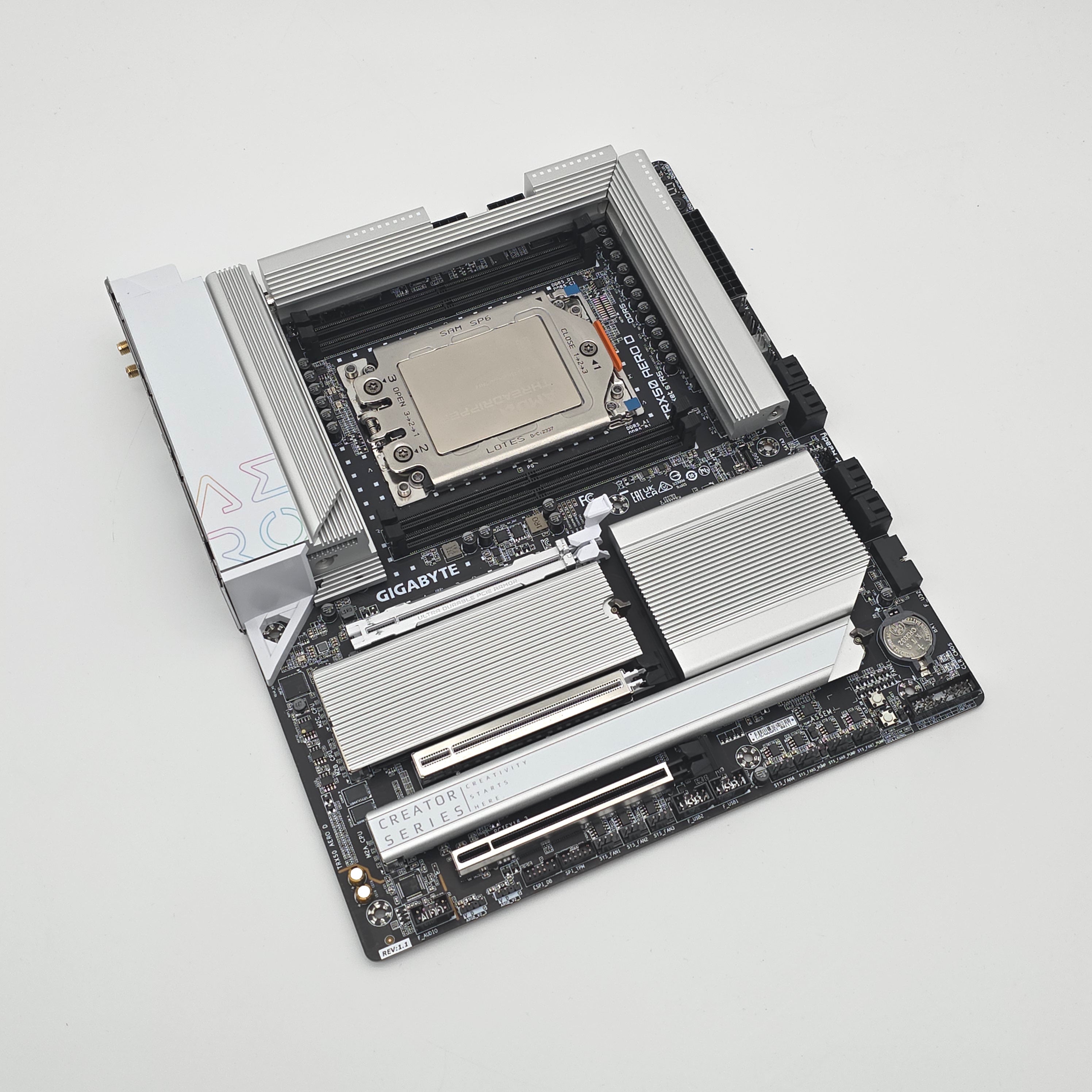 Gigabyte TRX50 AERO D AMD Threadripper Motherboard + Ryzen Threadrippe ...