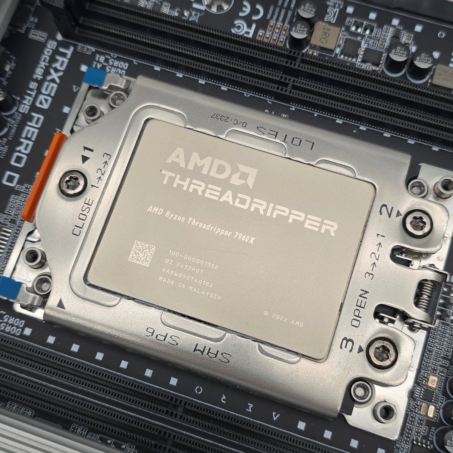 Gigabyte TRX50 AERO D AMD Threadripper Motherboard + Ryzen Threadripper 7960X Workstation Motherboard Combo