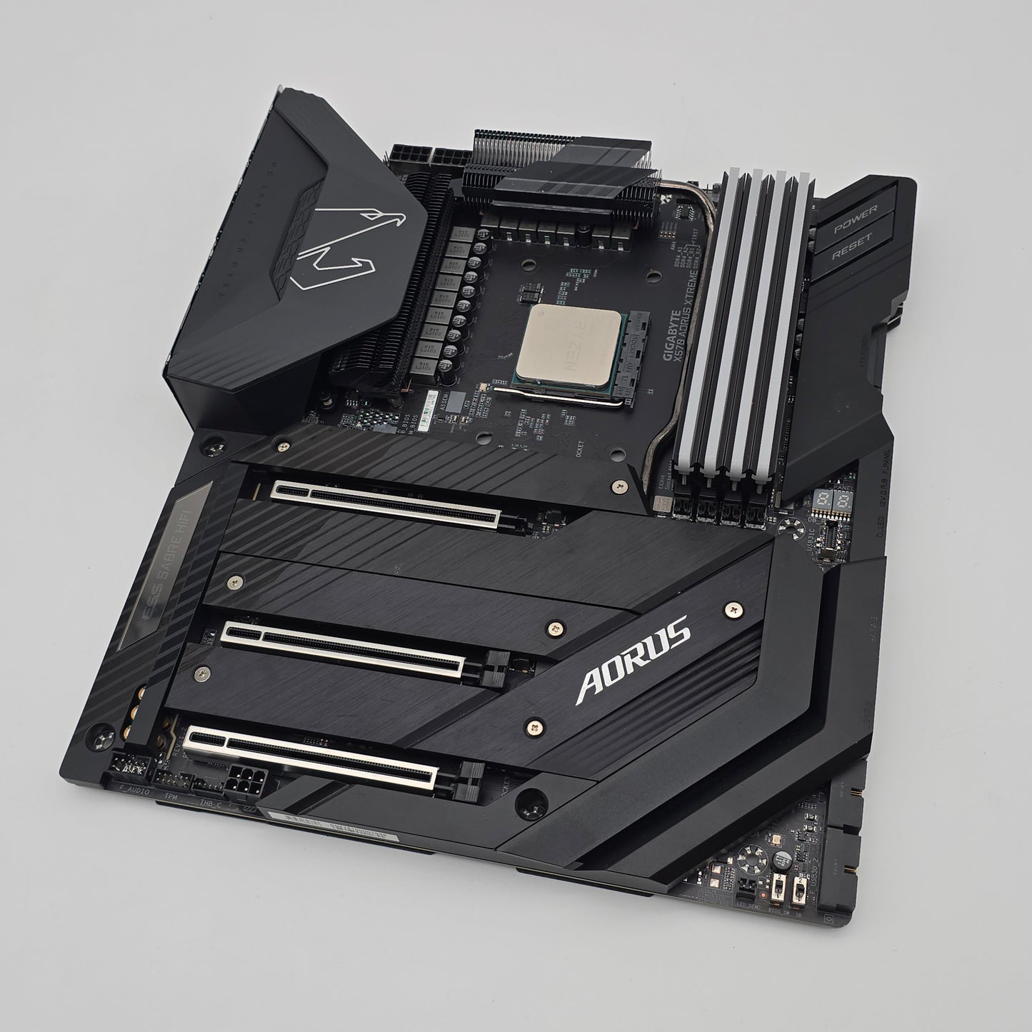 Gigabyte X570 Aorus Xtreme Gaming Motherboard, AMD Ryzen 9 5900X Processor CPU, 32GB Gigabyte DDR4 4400MHz RAM Combo