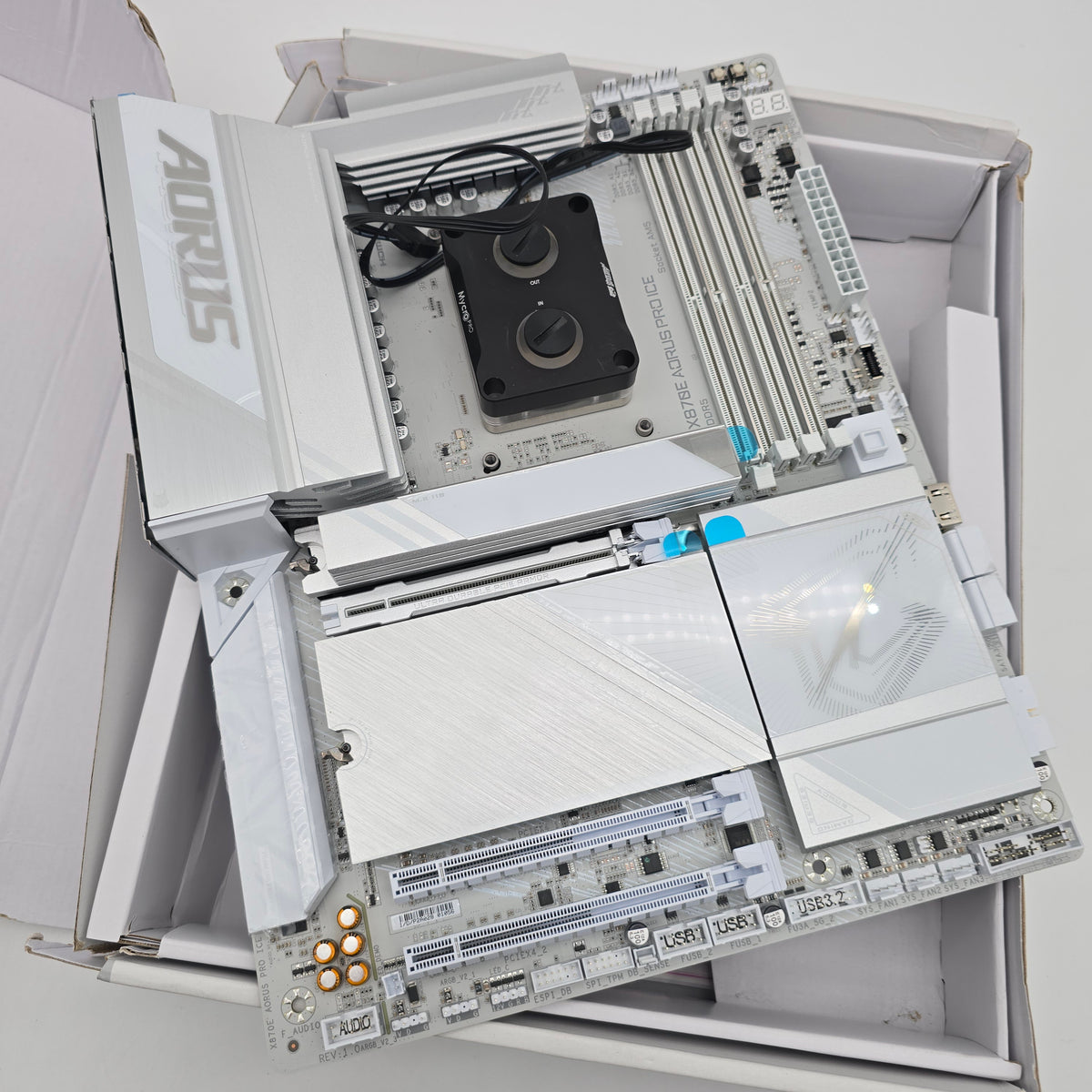 Gigabyte X870E Aorus Pro Ice Gaming Motherboard, AMD Ryzen 9950X CPU w/ ThermalGrizzly Waterblock