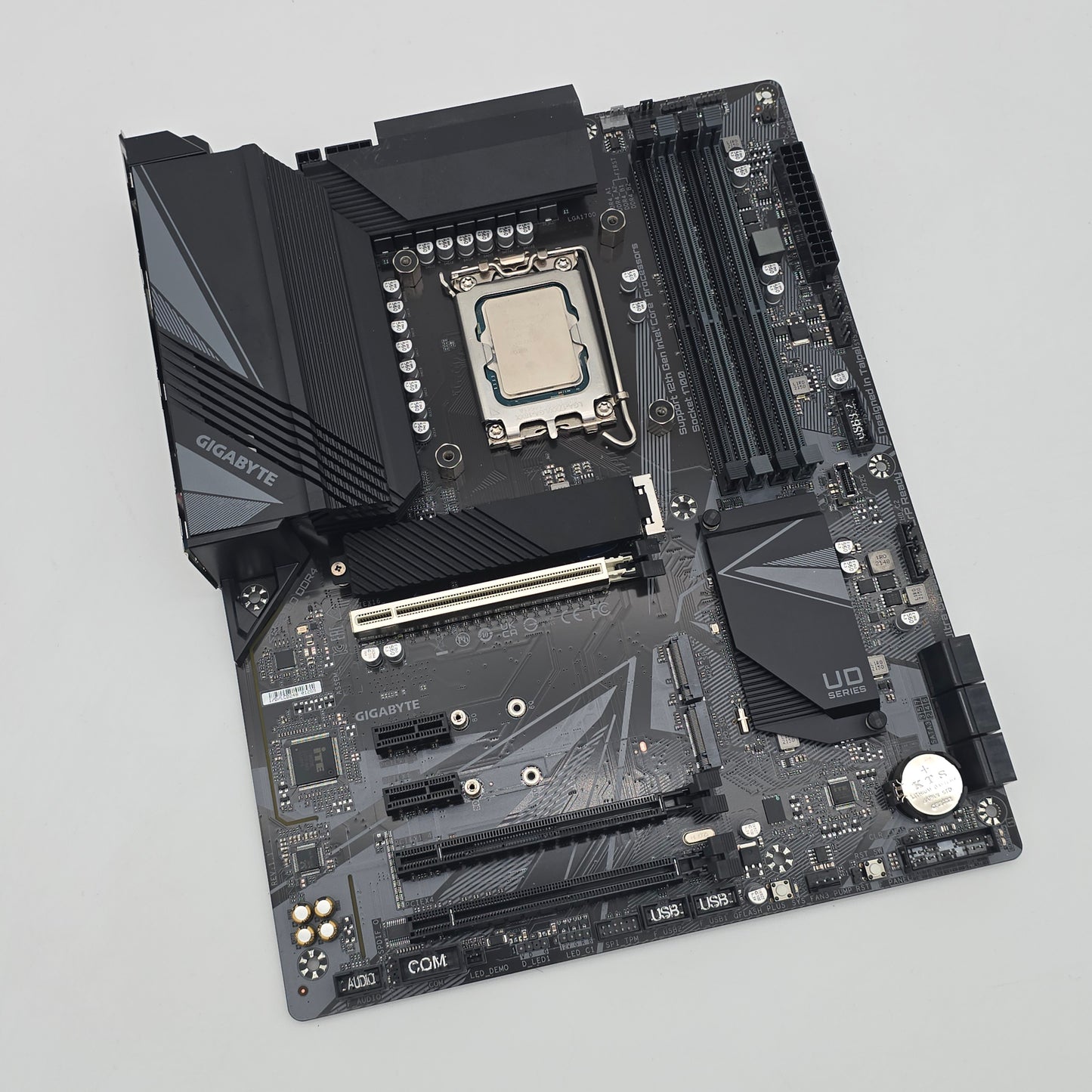 Gigabyte Z690 UD DDR4 ATX Gaming Motherboard + Intel Core i5-12600KF CPU Combo