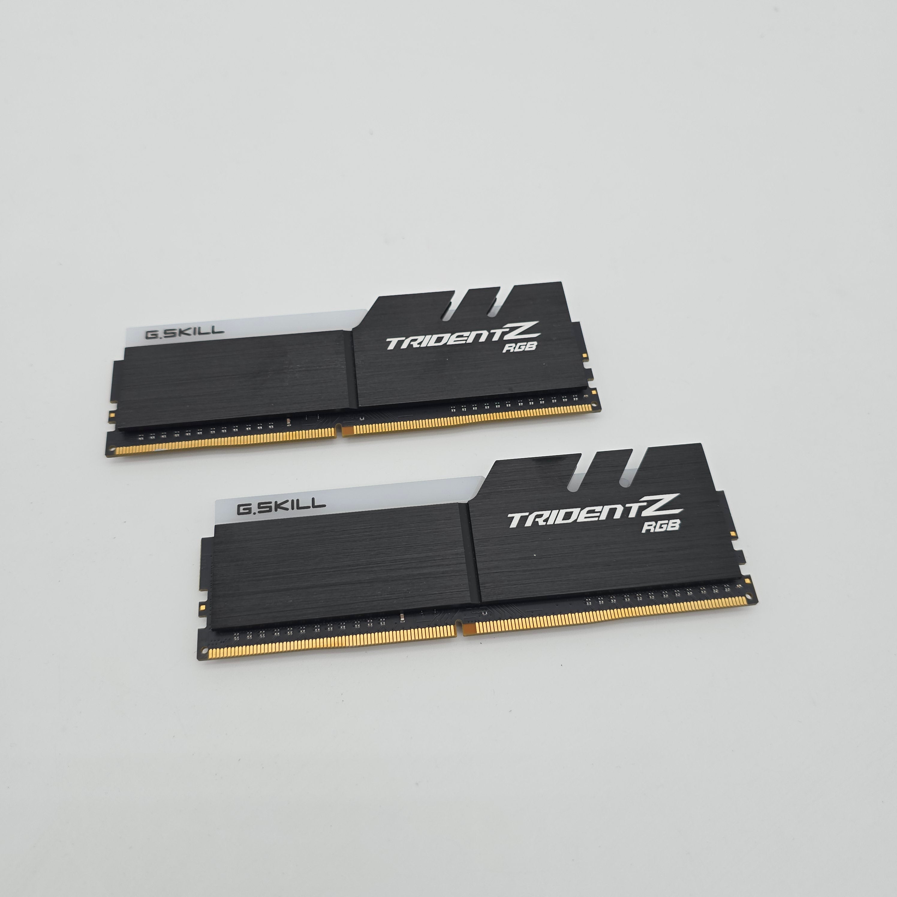 PCパーツ G.SKILL Trident Z RGB DDR4-2400 16GB