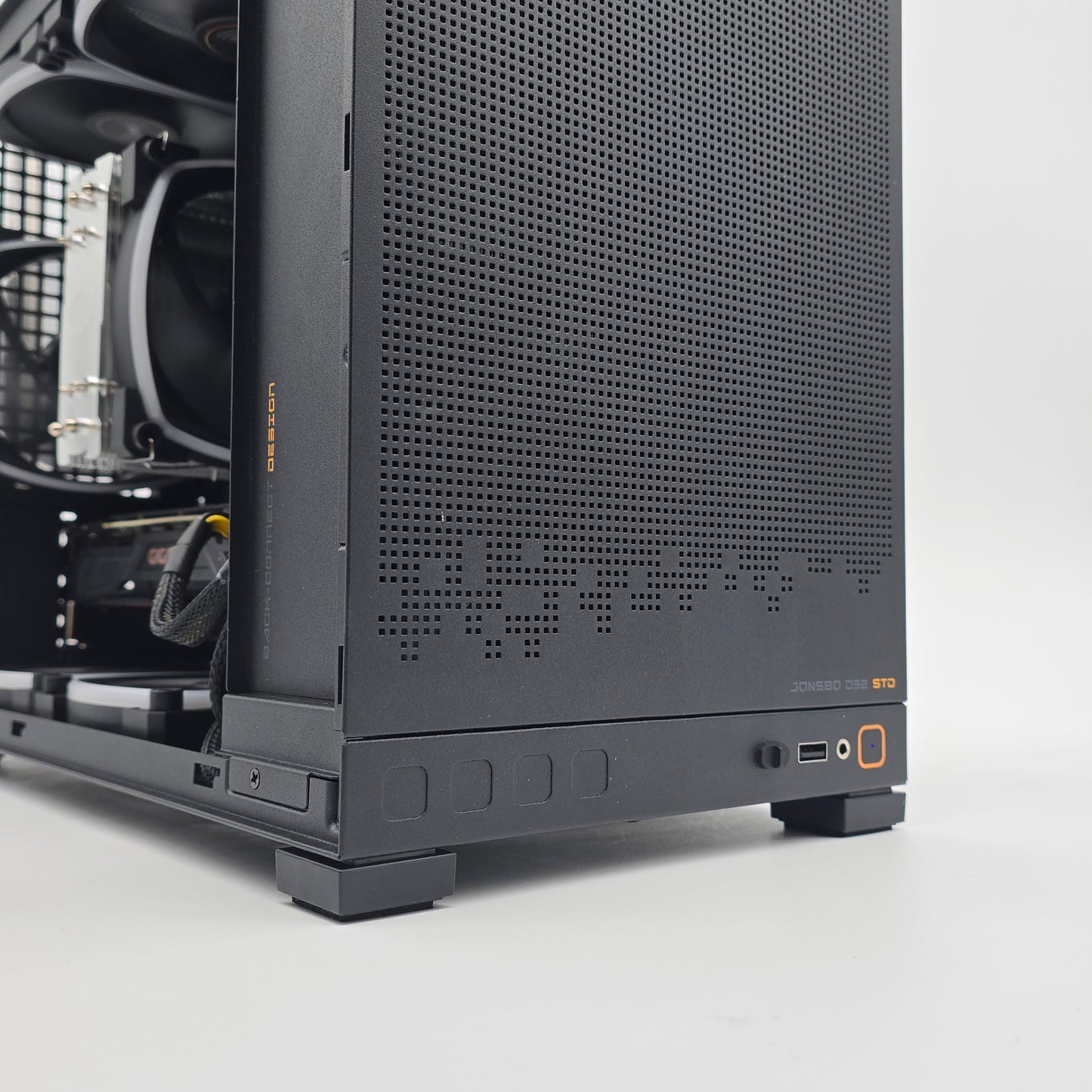 GTX 1070 Ti, Intel 9600KF, 1TB NVMe, 32GB DDR4 RAM, Custom Micro-ATX Gaming PC