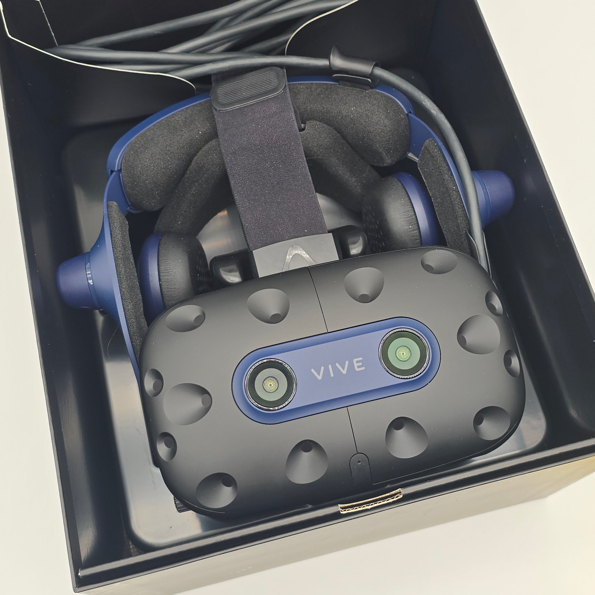 HTC Vive Pro 2, Virtual Reality VR Gaming Headset
