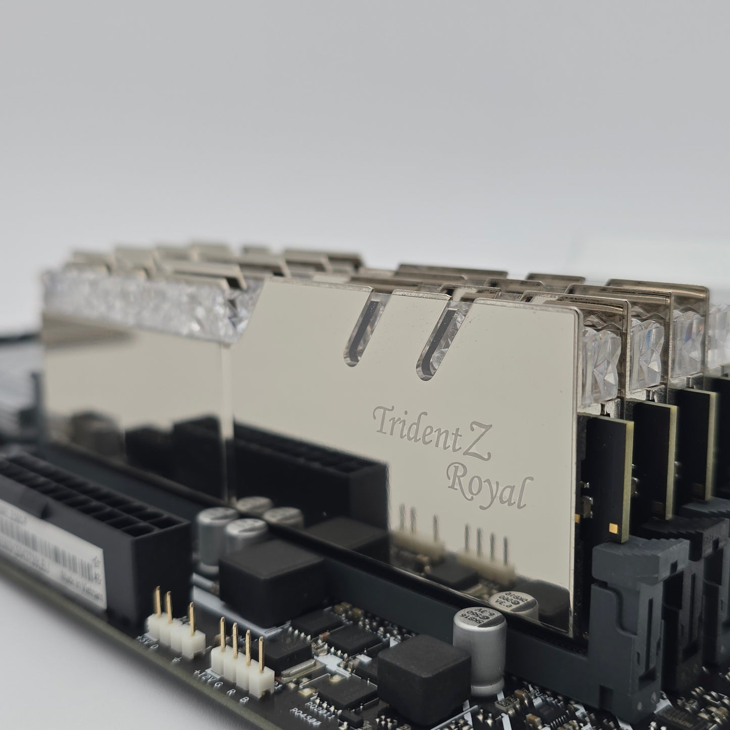 Intel i9-11900K, ASUS PRIME Z590-P, 64GB TridentZ Royal RGB DDR4 RAM COMBO