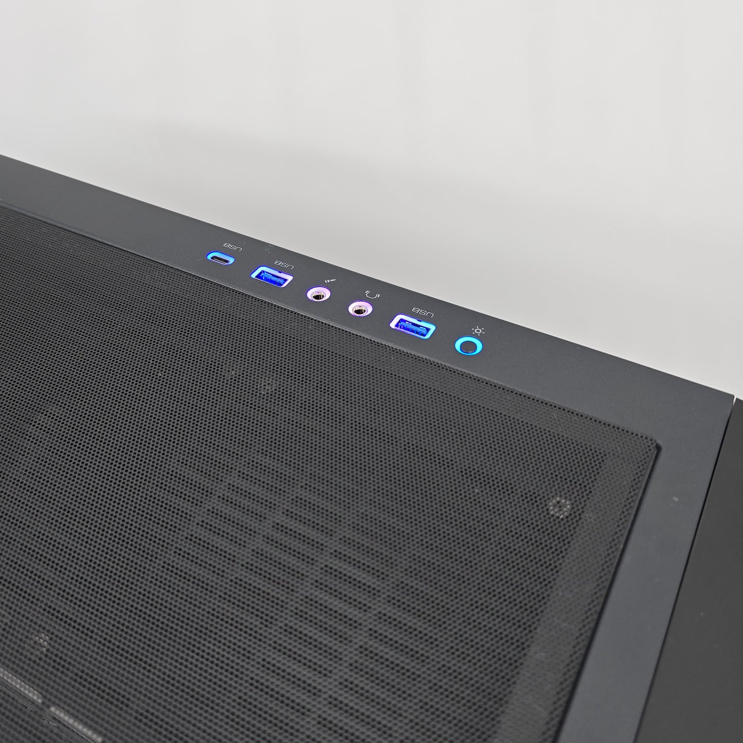 RTX 5070 Ti, Intel i9-14900KF, 32GB DDR5, 2TB NVMe SSD, Custom Liquid Cooled Gaming PC