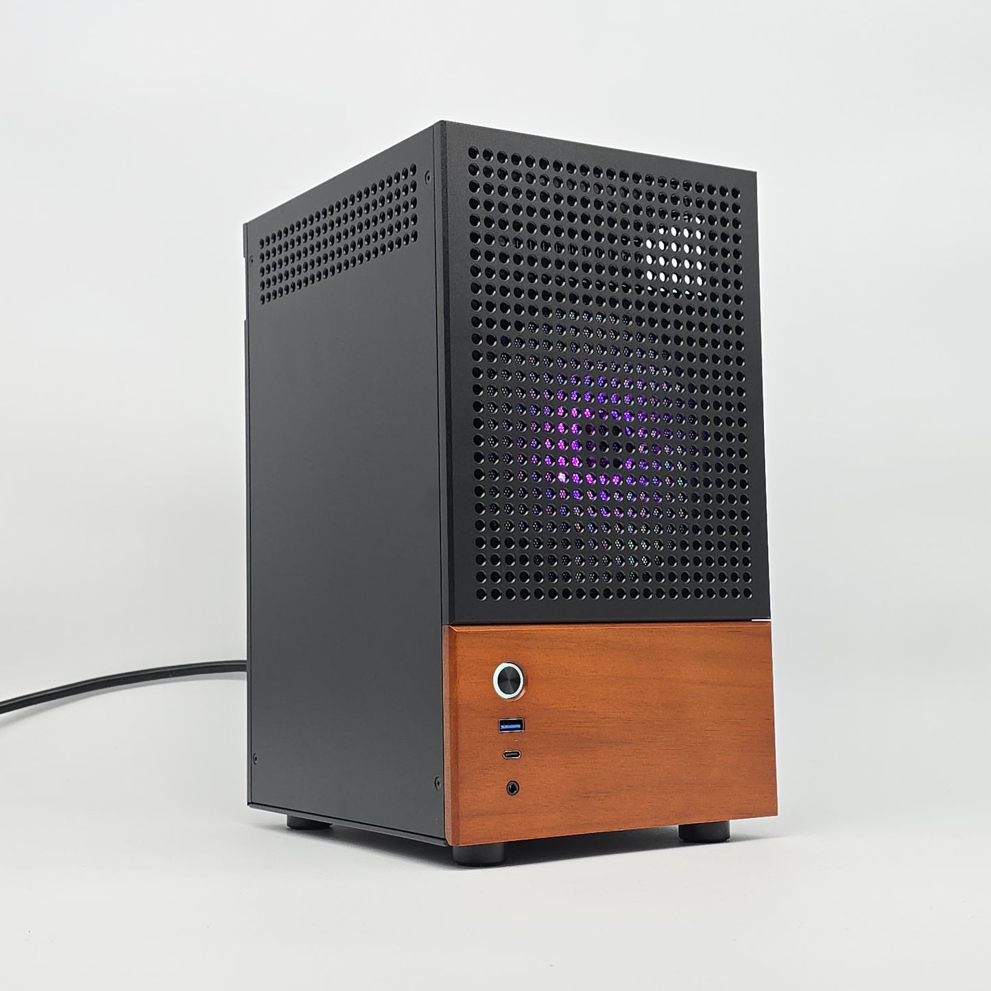 RTX 4060 Ti, Ryzen 7600X, 16GB DDR5, Custom Mini-ITX Liquid Cooled Gaming PC