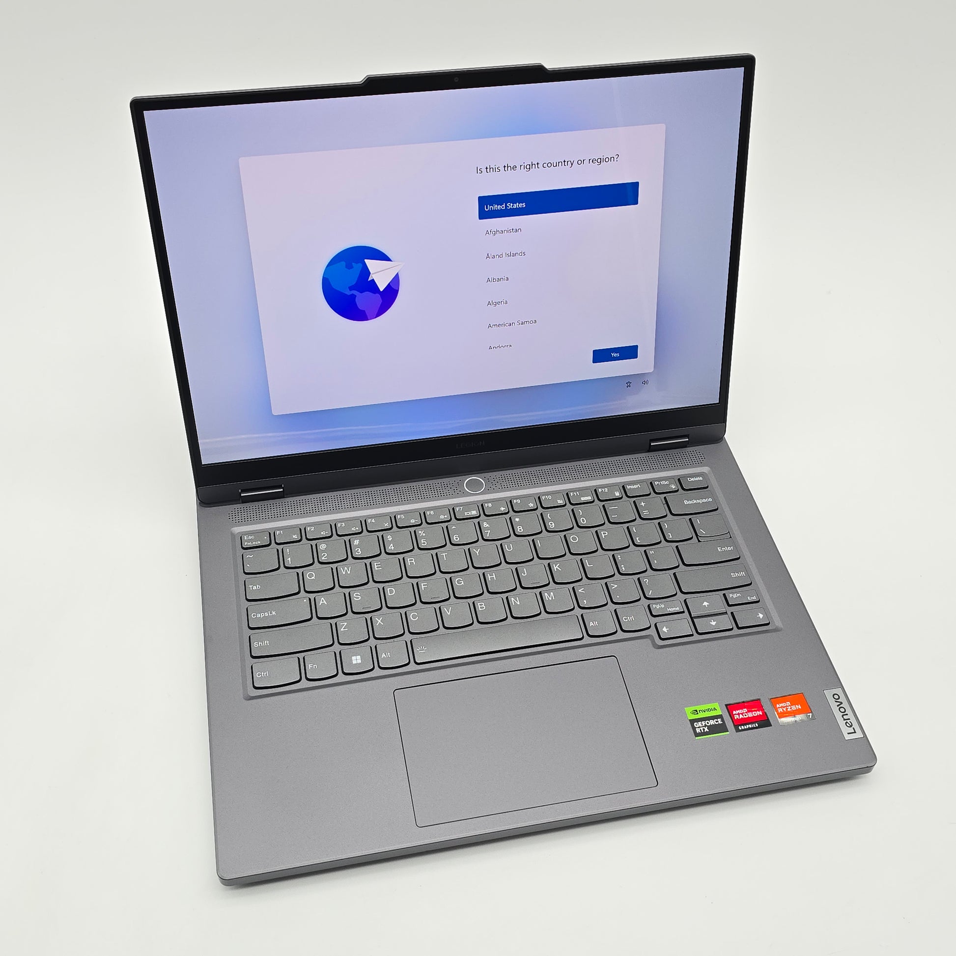 Lenovo Legion 5 Slim, RTX 4060, AMD Ryzen 7 7840HS, 32GB DDR5, 1TB NVMe, 14" QHD+ OLED 120Hz, Windows Gaming Laptop