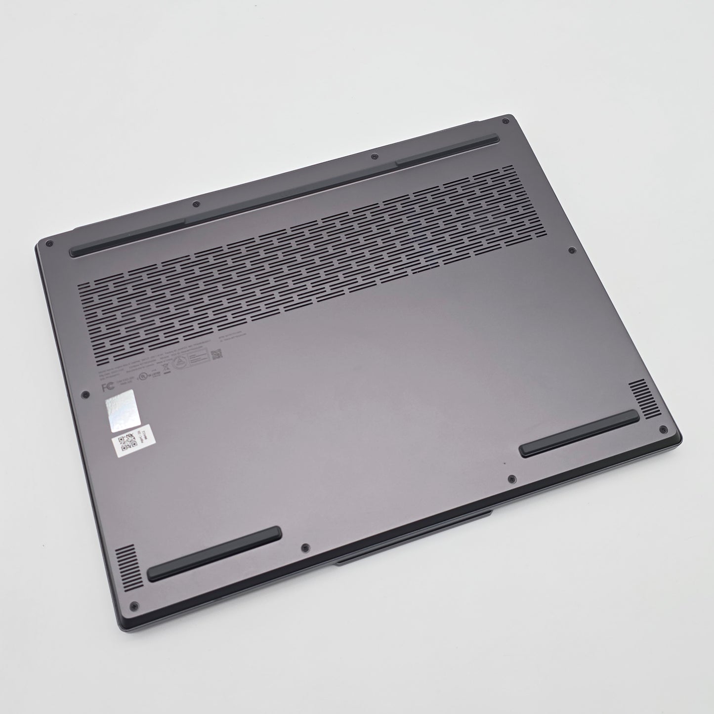 Lenovo Legion 5 Slim, RTX 4060, AMD Ryzen 7 7840HS, 32GB DDR5, 1TB NVMe, 14" QHD+ OLED 120Hz, Windows Gaming Laptop