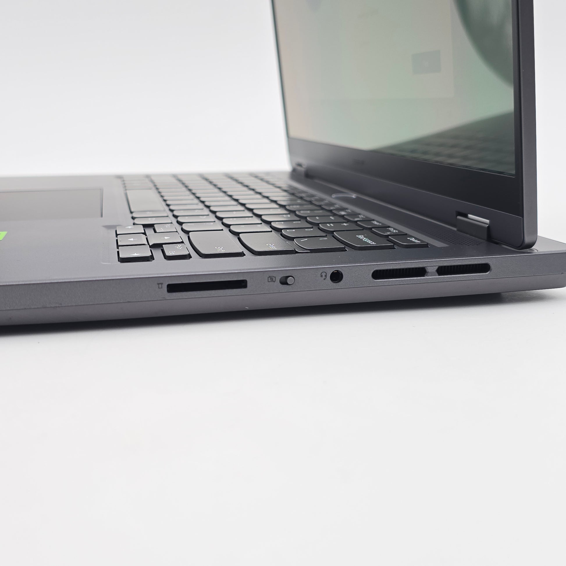 Lenovo Legion 5 Slim, RTX 4060, AMD Ryzen 7 7840HS, 32GB DDR5, 1TB NVMe, 14" QHD+ OLED 120Hz, Windows Gaming Laptop