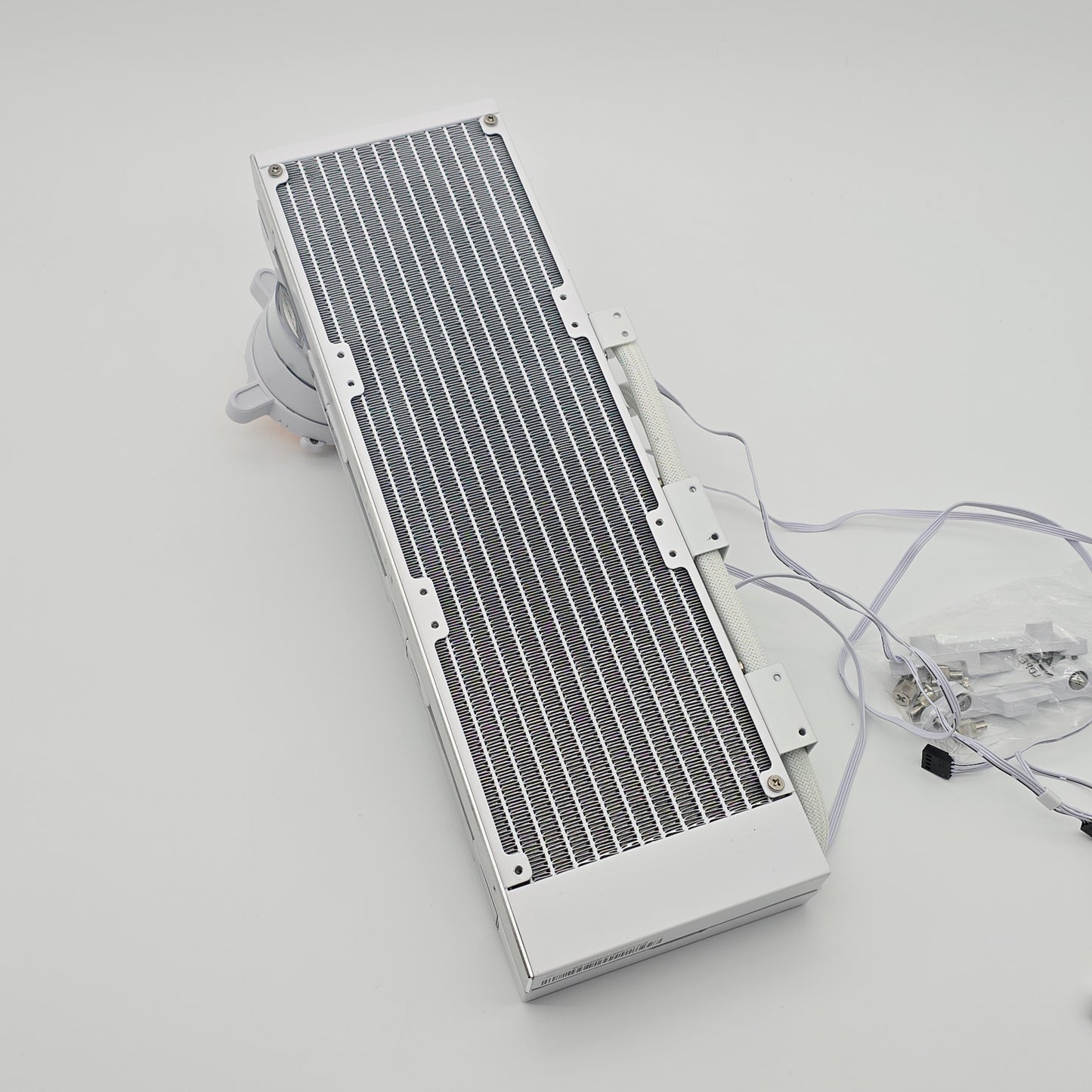 Lian Li Hydroshift II-C 360 White AIO Liquid Cooler with LCD Screen + 3 Lian Li TL Wireless Fans