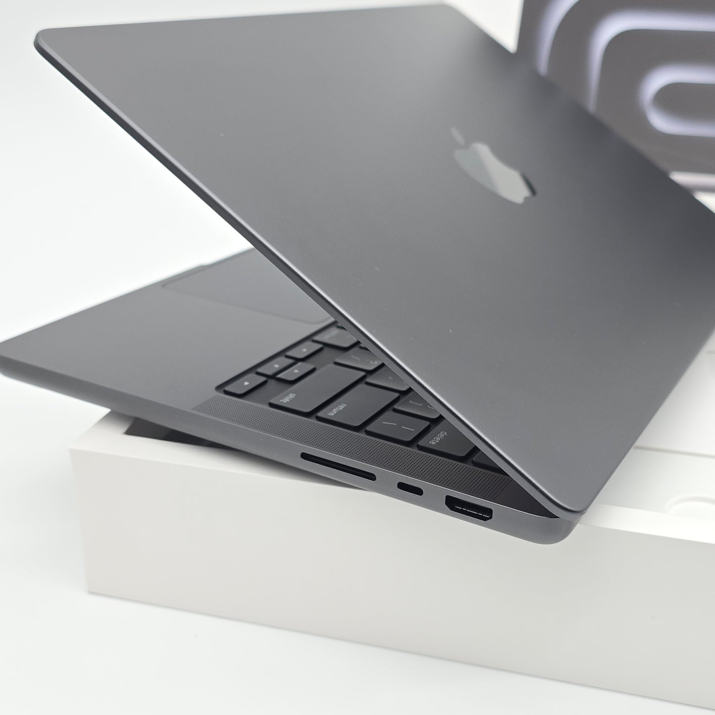 Apple Macbook Pro 14-inch M4 Pro, 48GB RAM, 512GB SSD, TouchID, Like New Laptop, Space Black