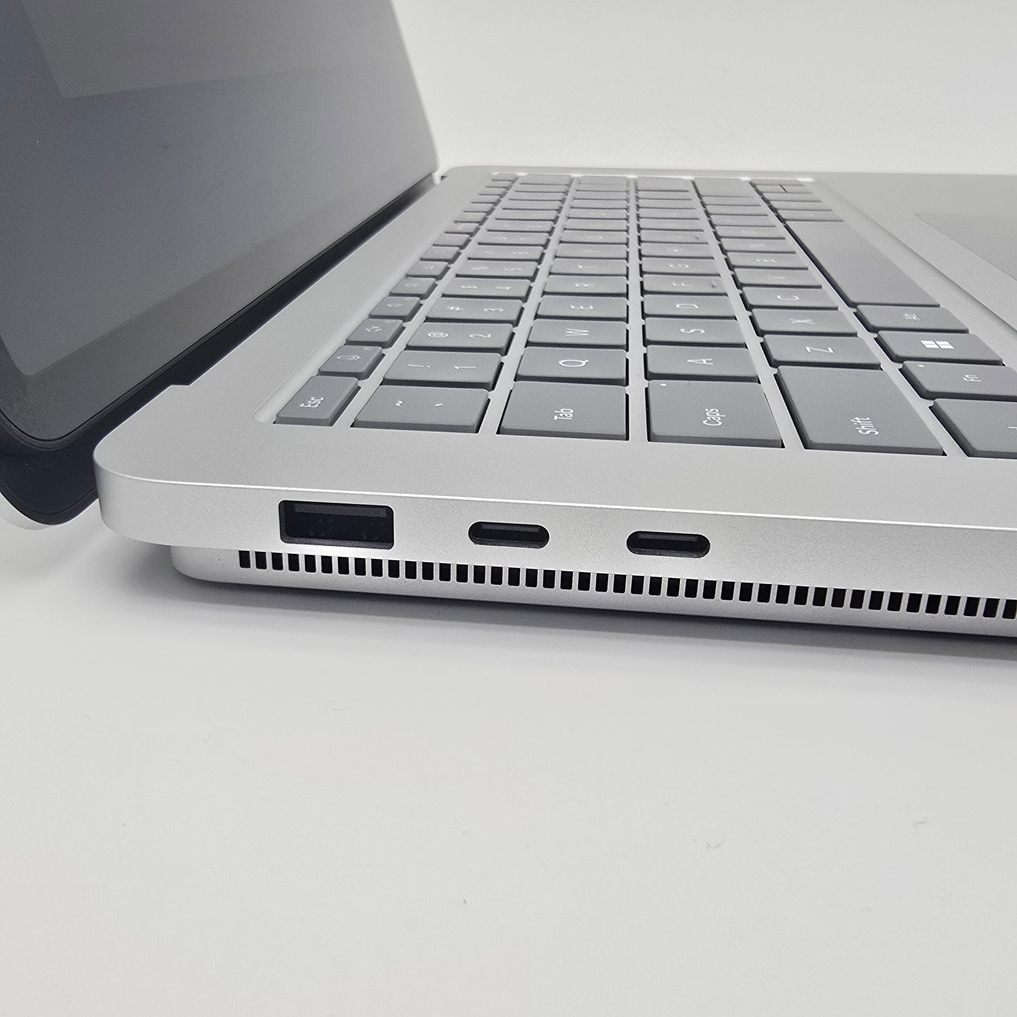 Microsoft Surface Laptop Studio 2, RTX 4060, Intel Core i7-13700H, 64GB DDR5, 2TB NVMe, 14.4" 1600p 120Hz Windows Laptop