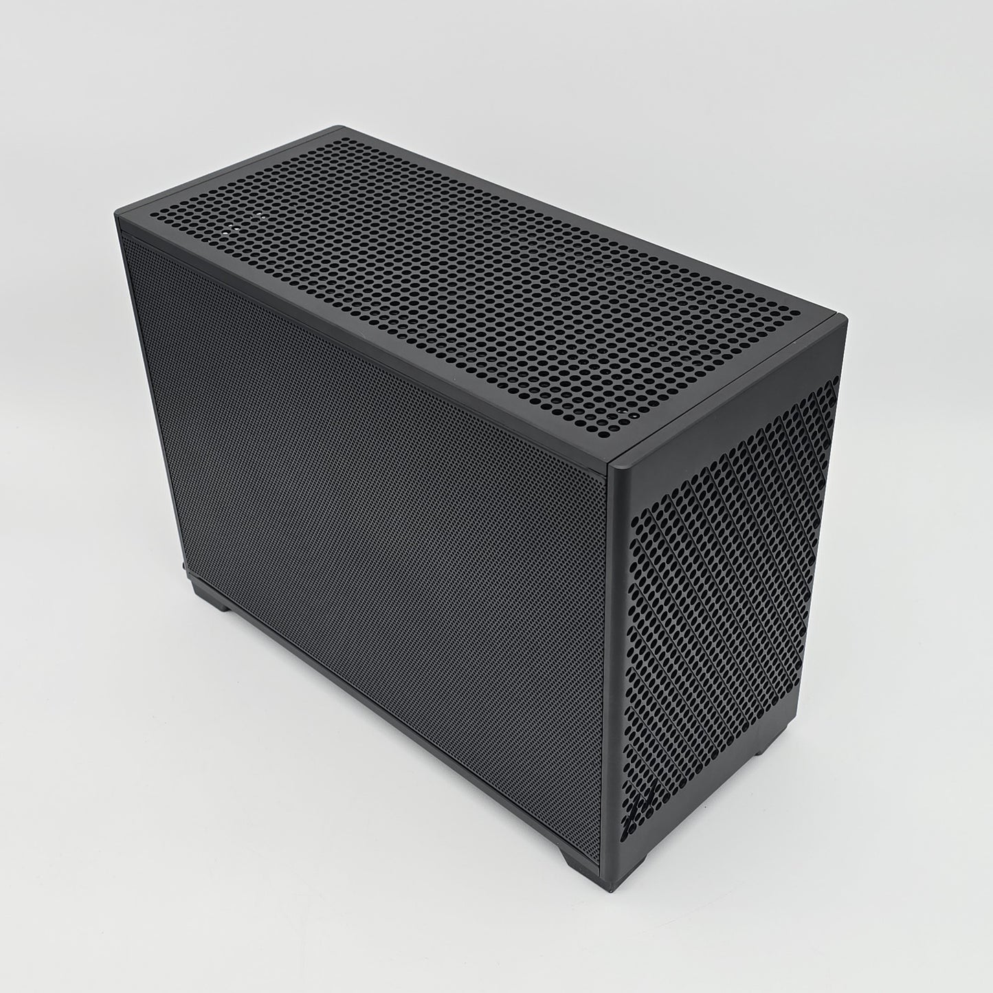 RTX 5080, Ryzen 7 9800X3D Delidded, 32GB DDR5, 2TB NVMe, Custom Mini-ITX Gaming PC NCASE M2