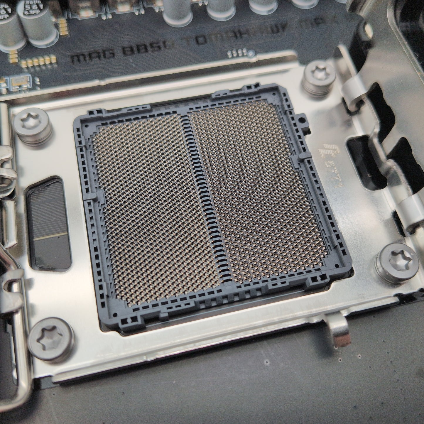 MSI MAG B850 Tomahawk Max WiFi, AMD Socket AM5 Gaming Motherboard DDR5