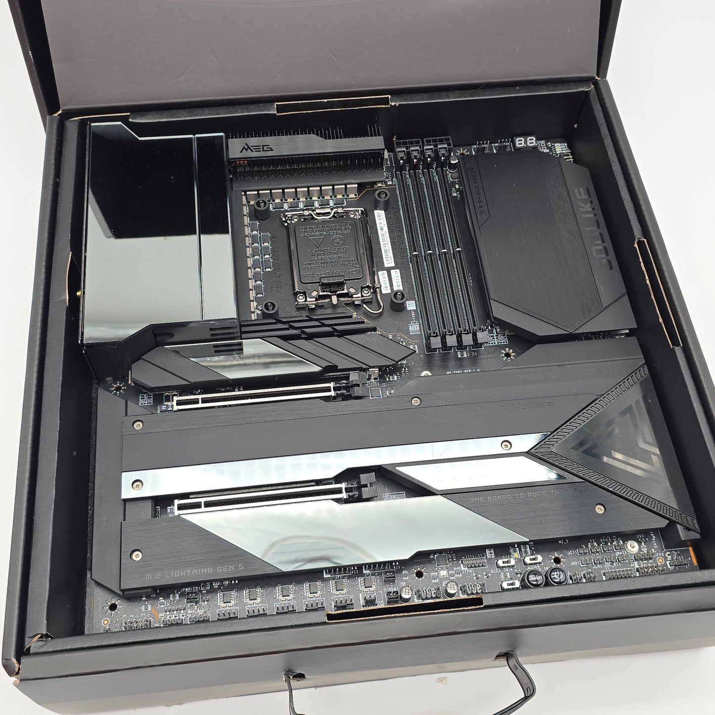 MSI MEG Z790 Godlike, Intel Socket LGA1700, ATX Desktop Gaming Motherboard